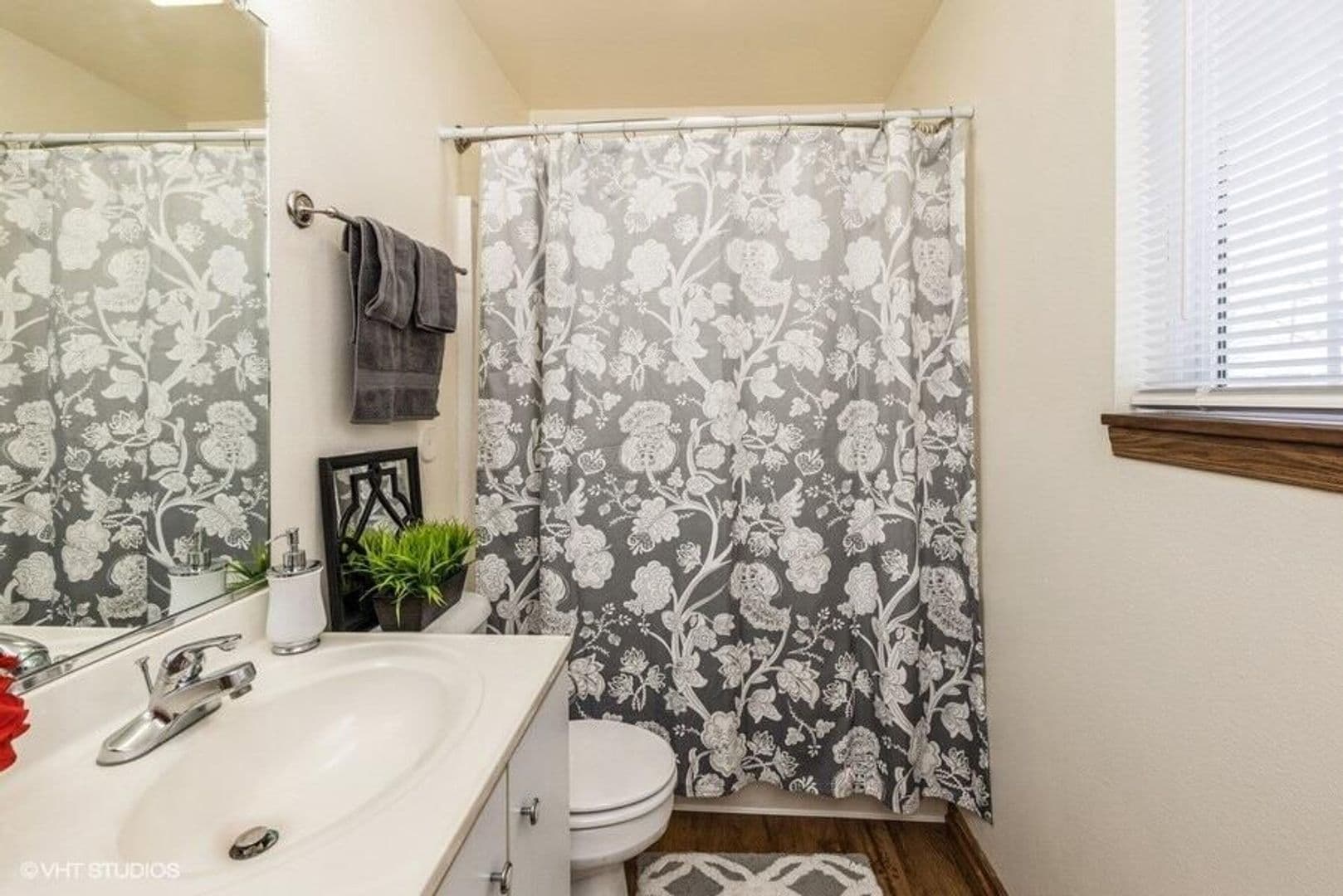 Ames House: 1510 Delaware Avenue #3