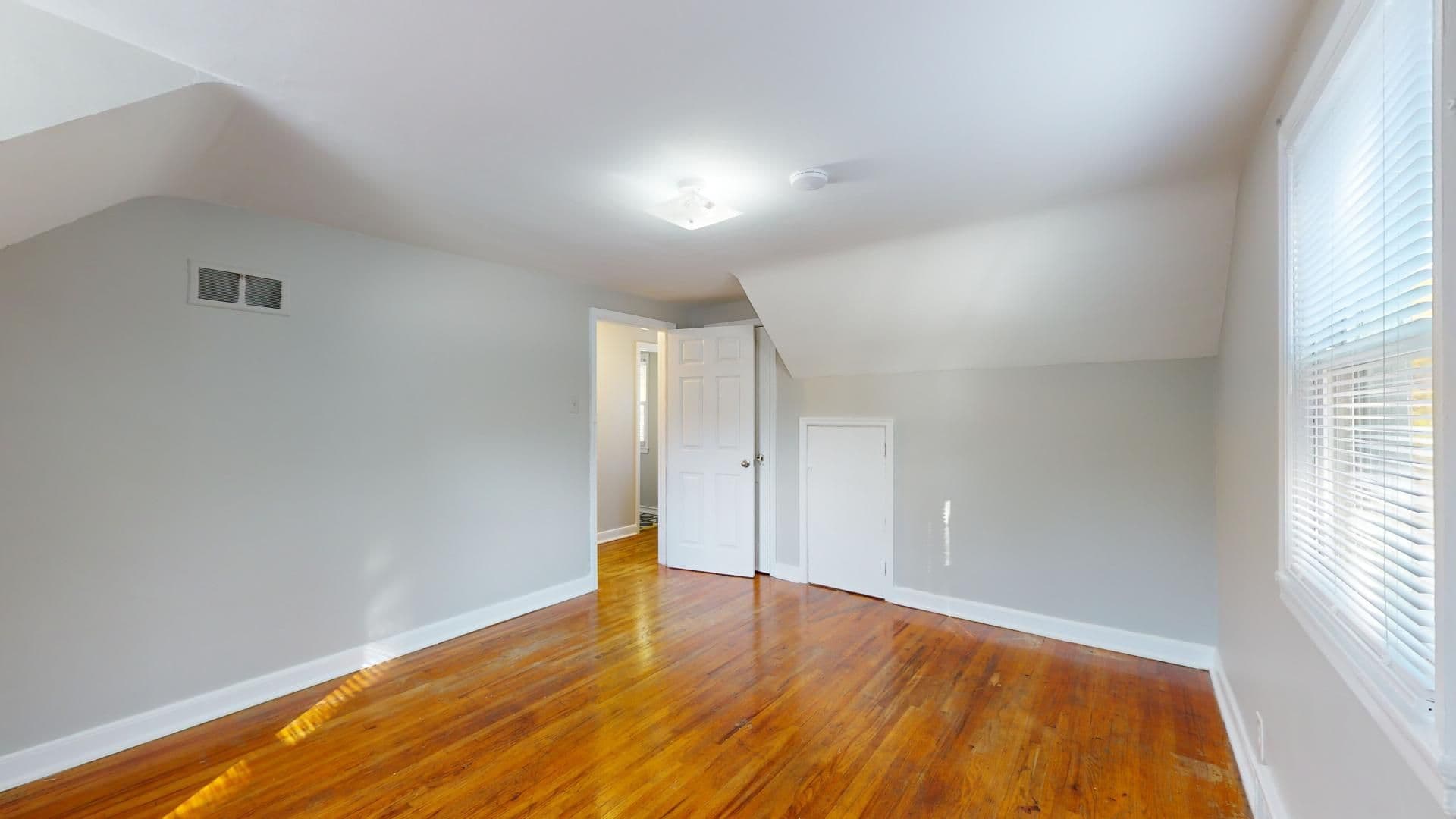 Ames House: 3121 Lincoln Way