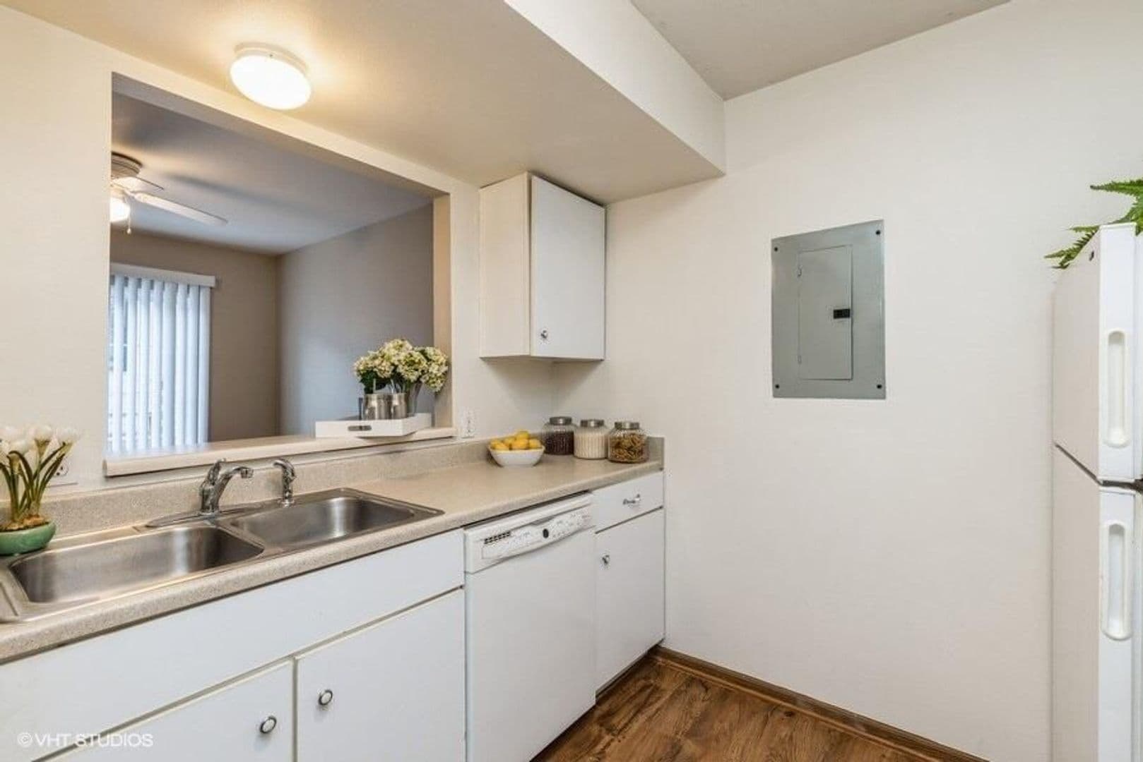 Ames House: 1510 Delaware Avenue #3