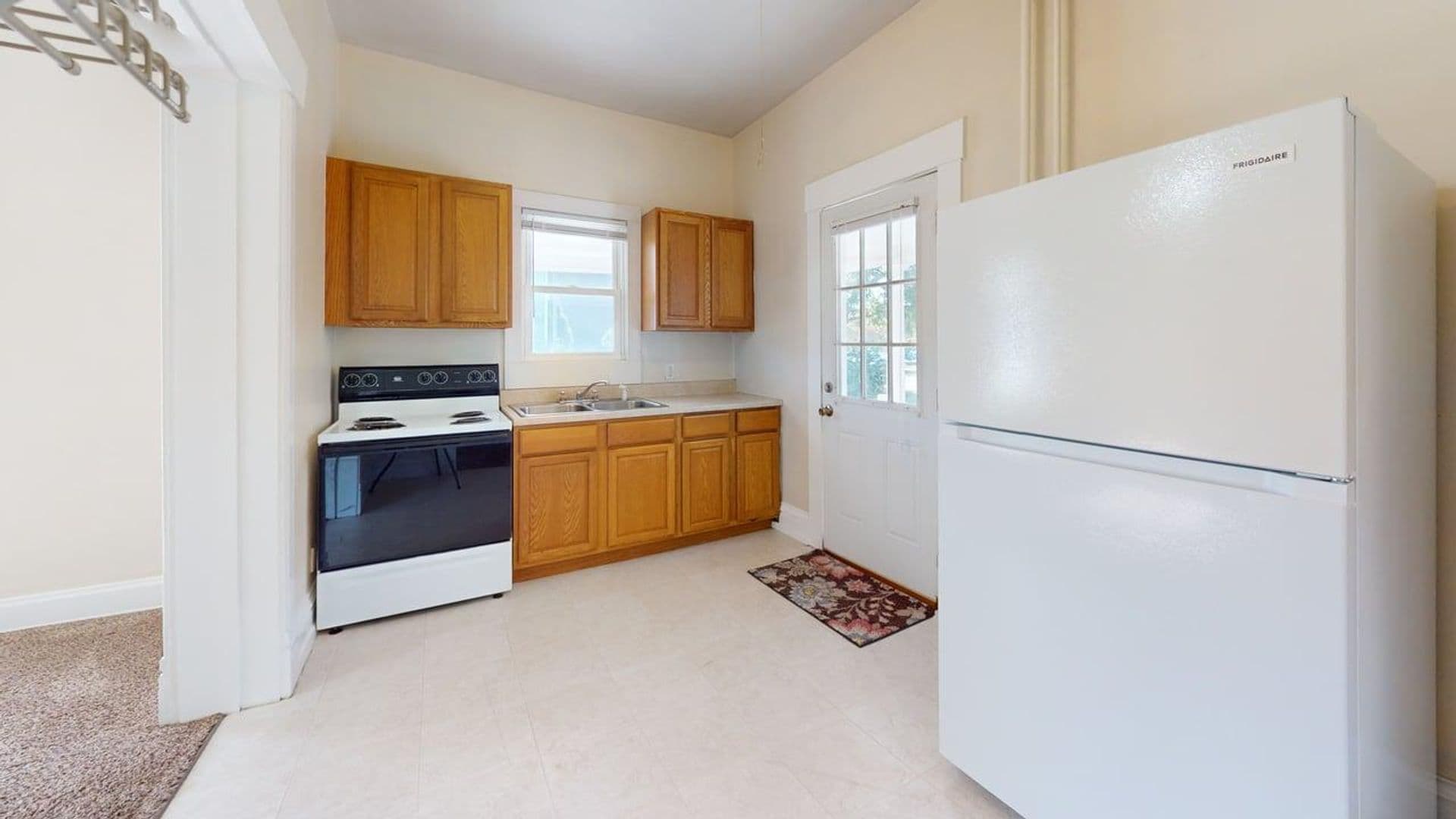 Ames Apartment: 139 Sheldon Avenue