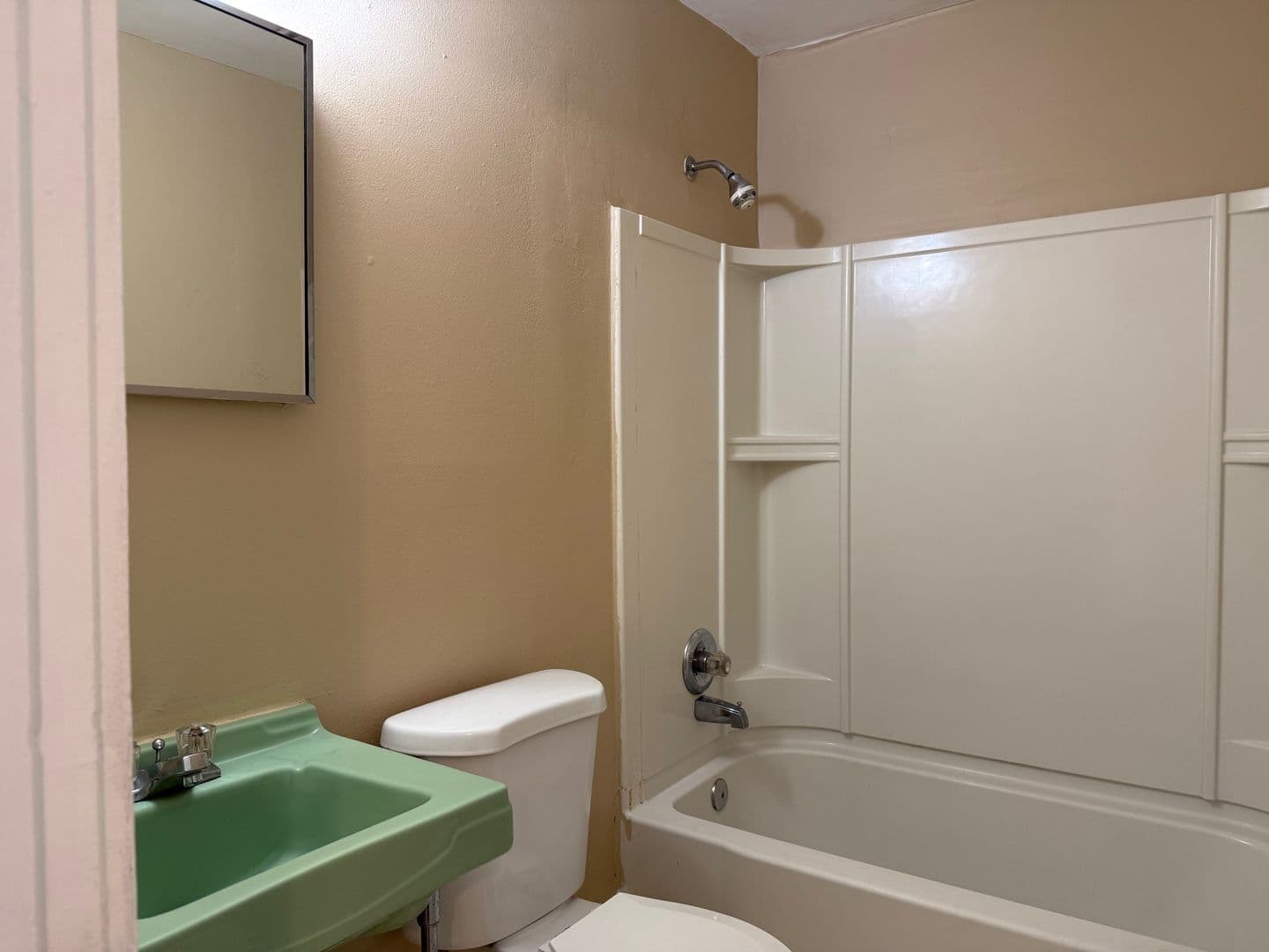 Des Moines Apartment: 1464 East 14th Street