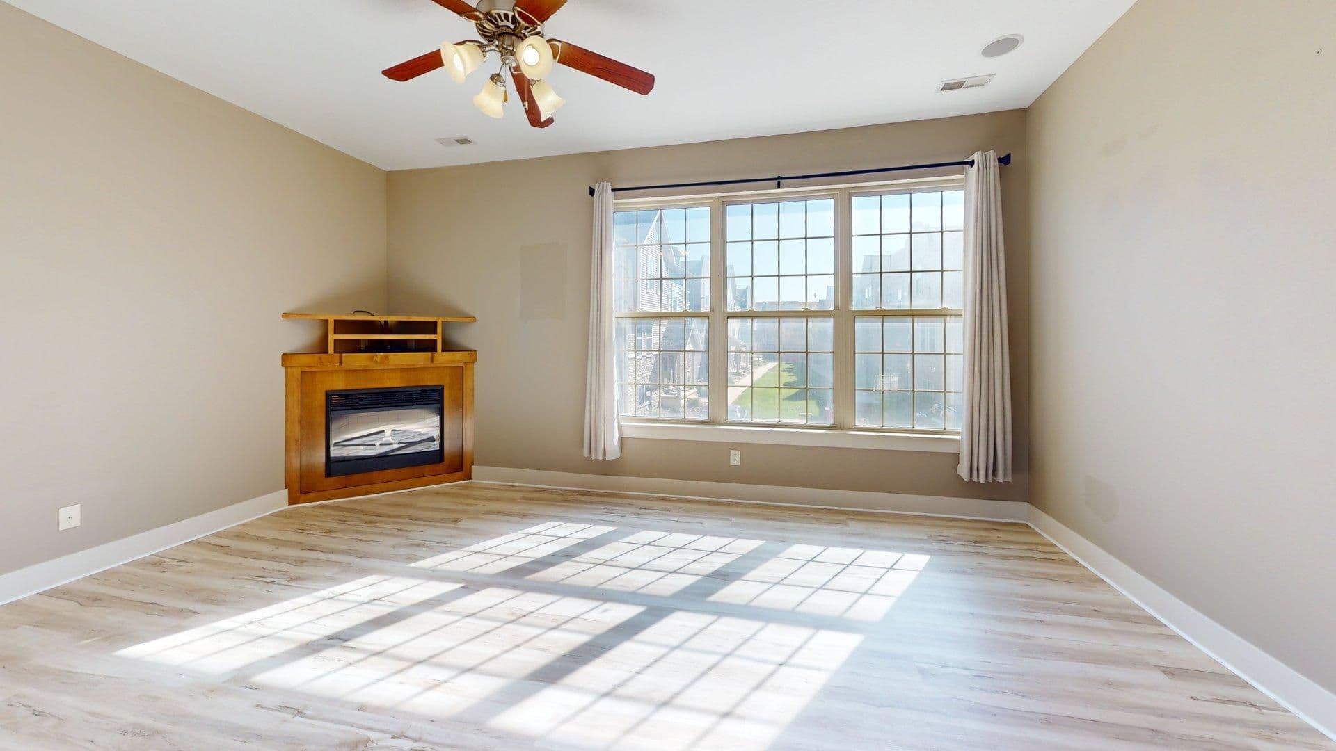 Grimes Townhome: 3600 SE Glenstone Dr