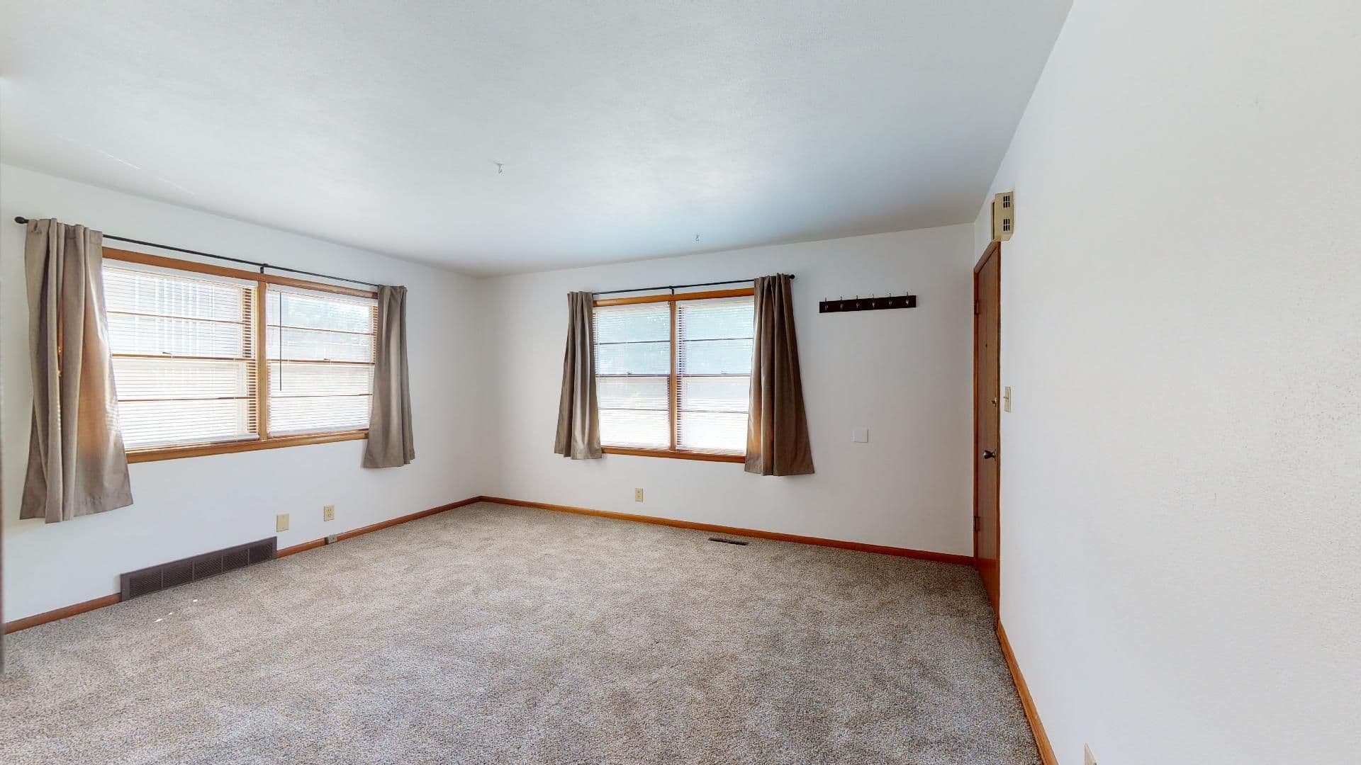 Ames Apartment: 210 Campus Avenue