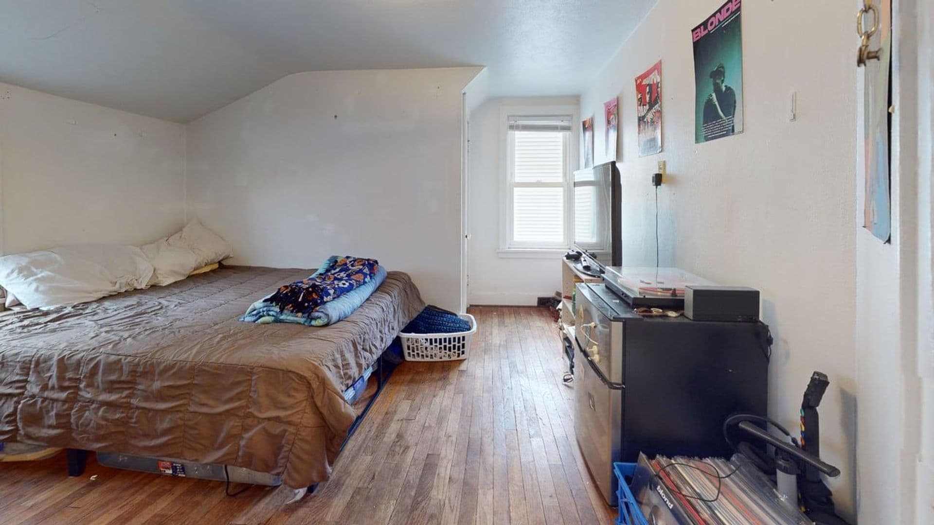 Ames House: 147 Campus Avenue