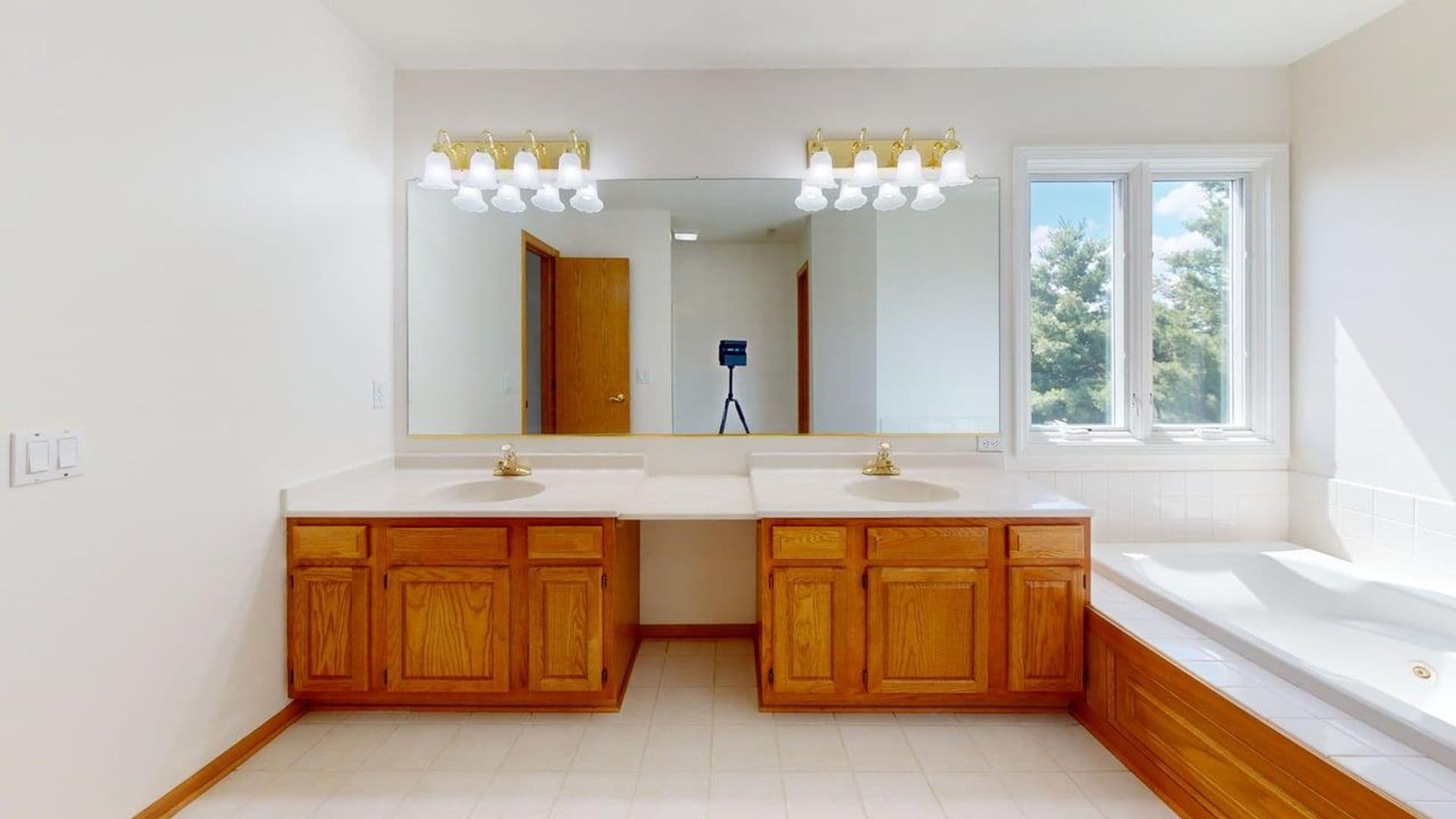 Ames House: 2917 Bayberry Road