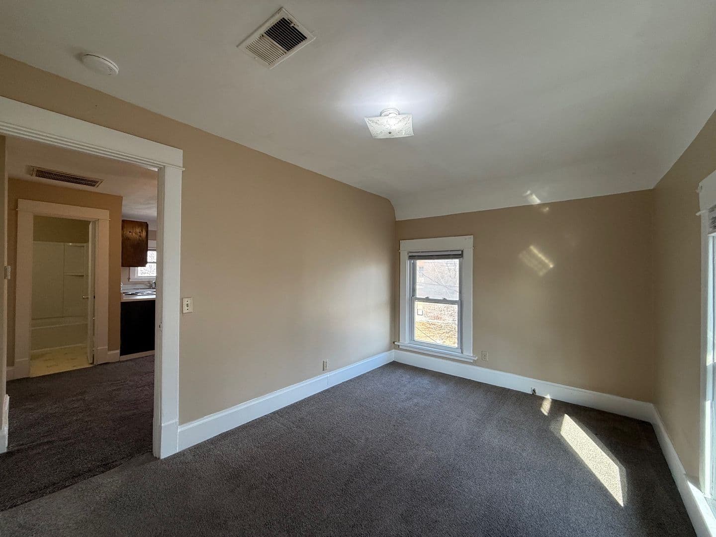 Des Moines Apartment: 1464 East 14th Street