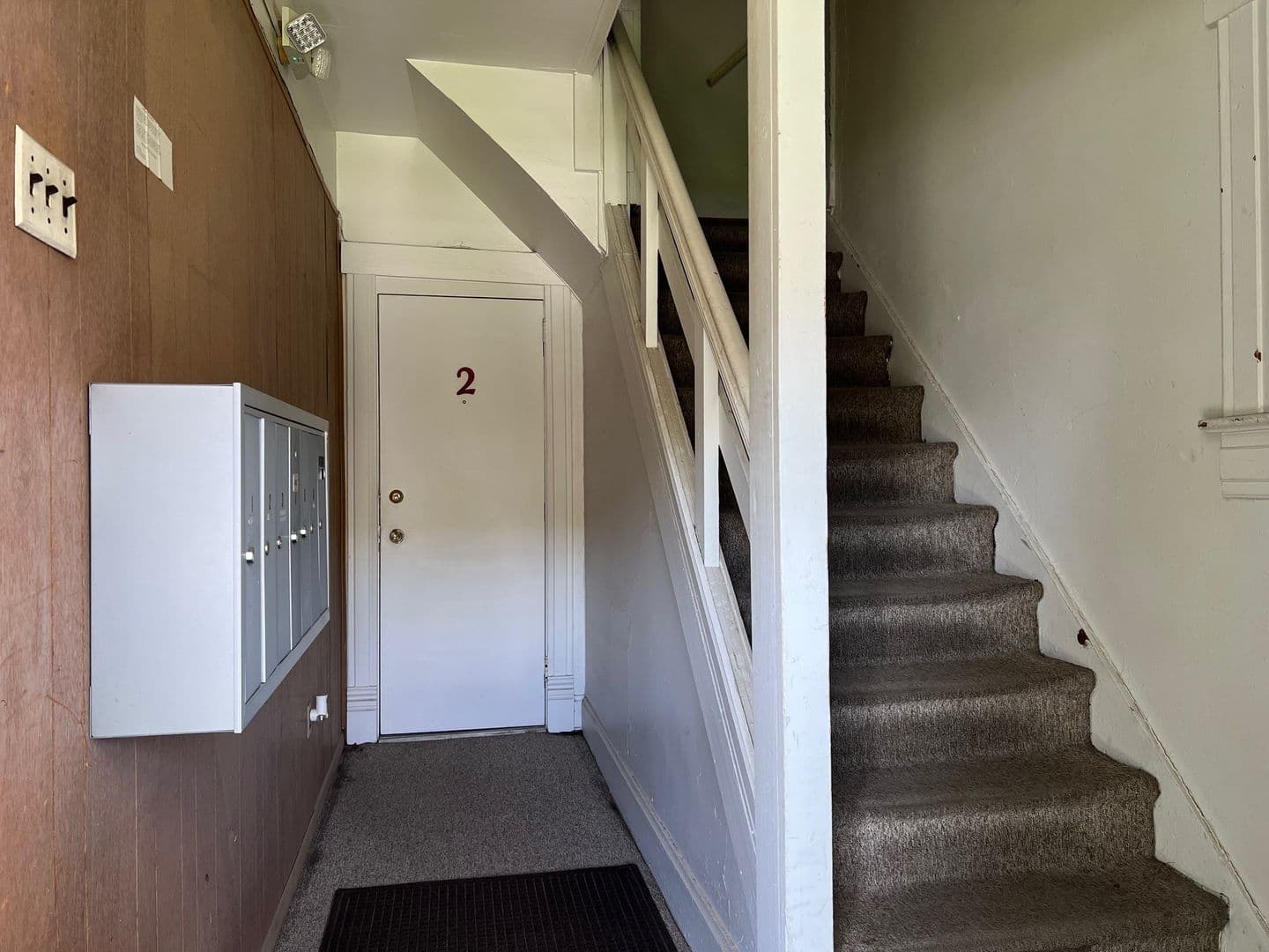 Ames Apartment: 139 Sheldon Avenue