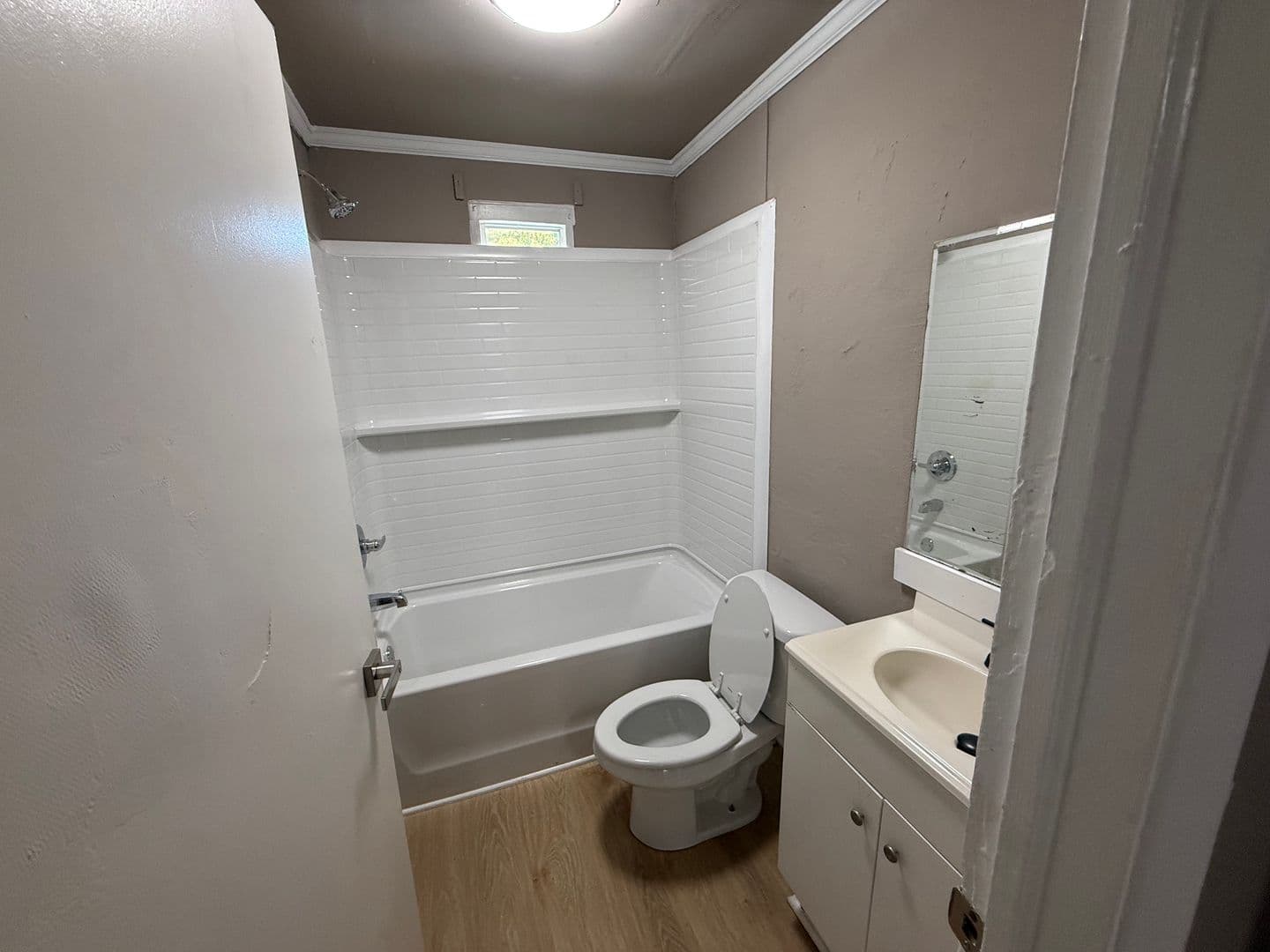 Griffin Apartment: 821 Booker St
