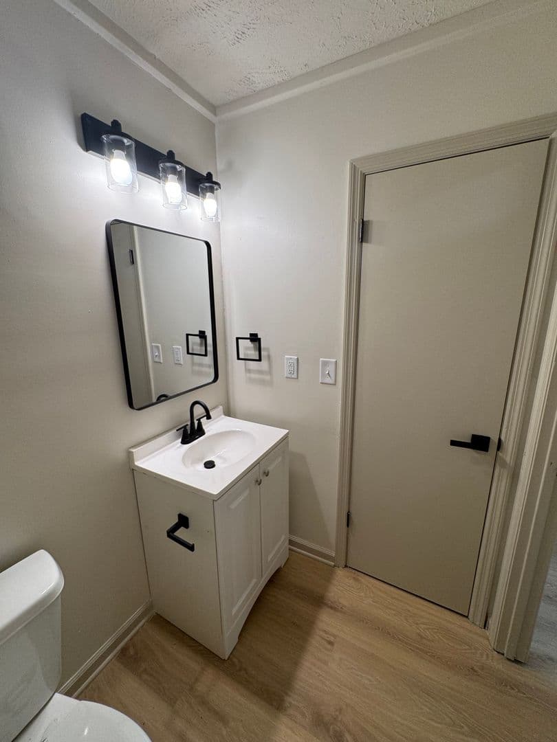 Milledgeville Apartment: 194 Lee St
