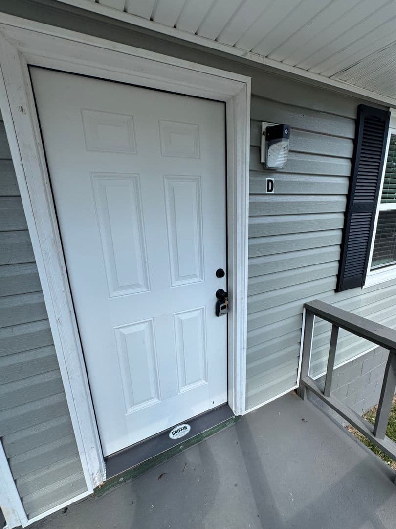 Milledgeville Apartment: 194 Lee St