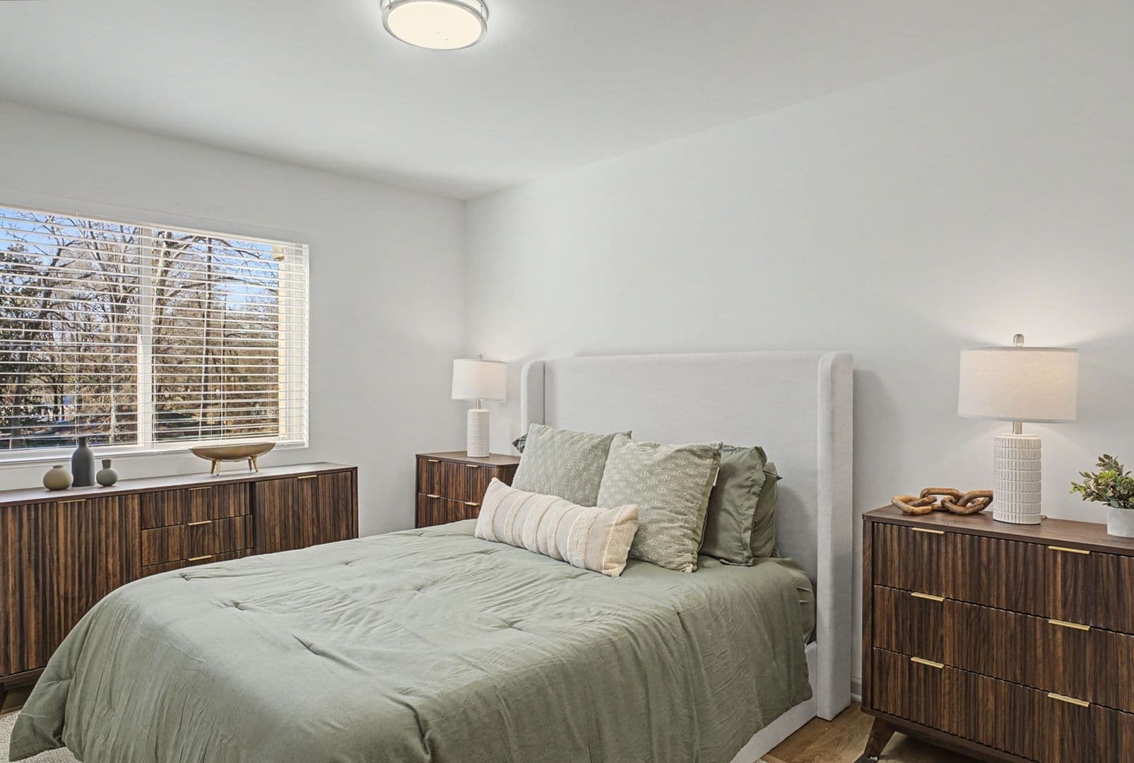 Griffin Apartment: 1128 W. College Street Ext.