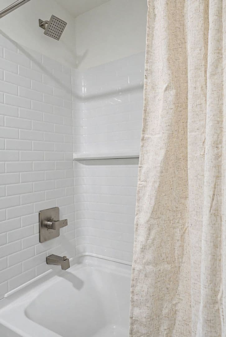 Griffin Apartment: 1128 W. College Street Ext.