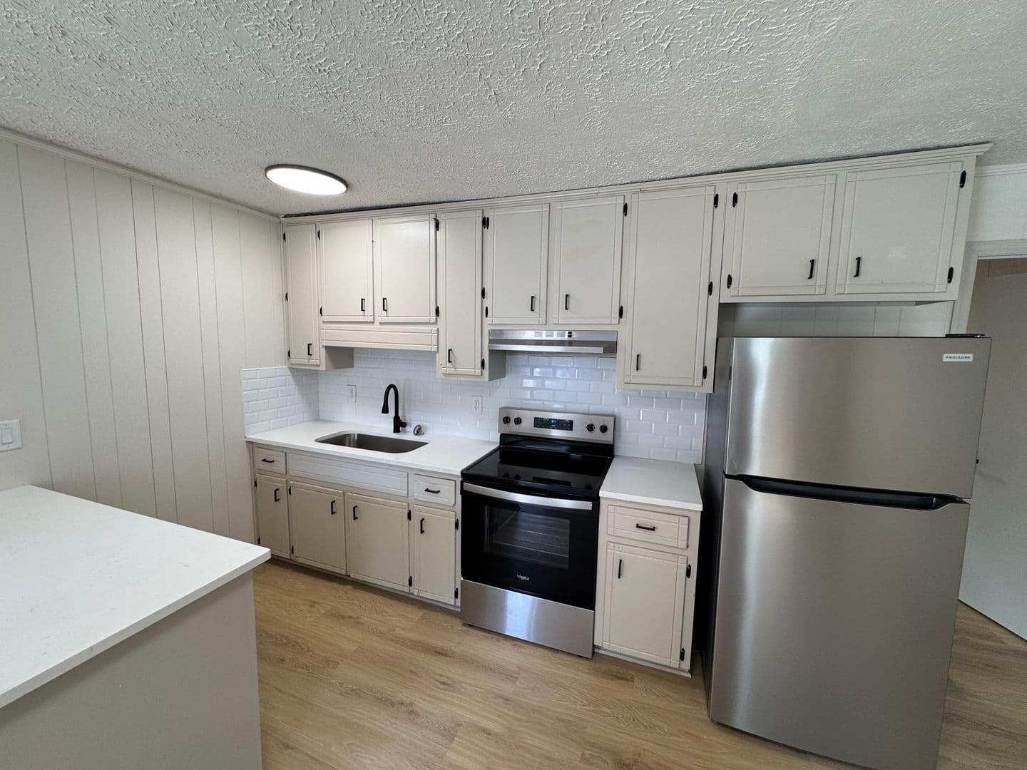 Milledgeville Apartment: 194 Lee St