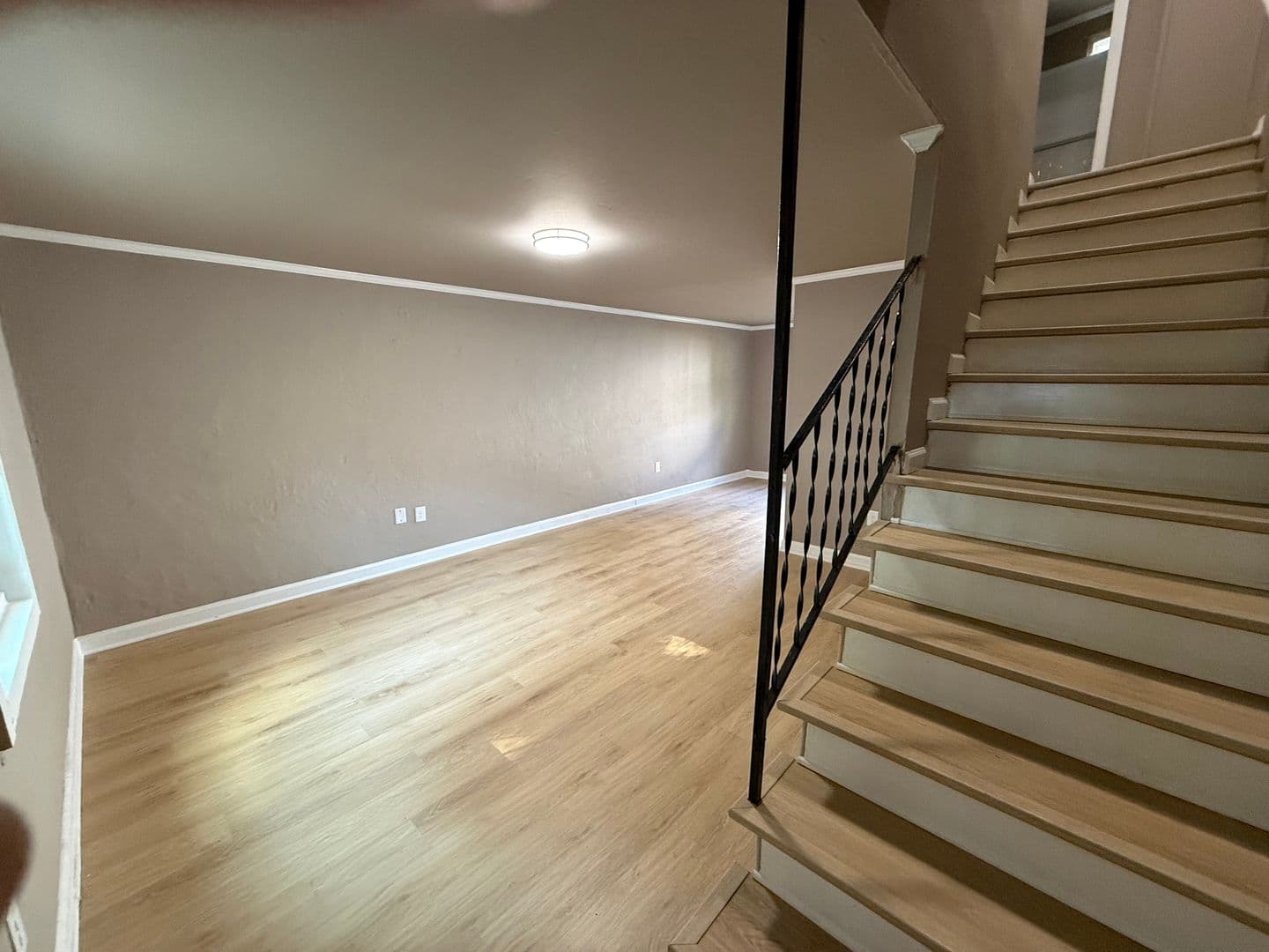 Griffin Apartment: 821 Booker St