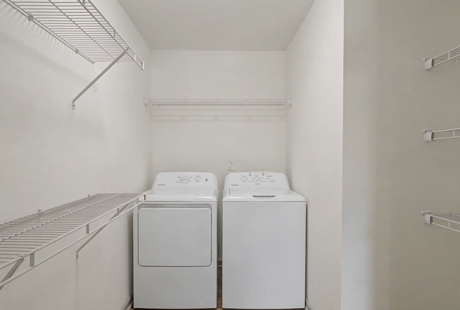 Griffin Apartment: 1128 W. College Street Ext.
