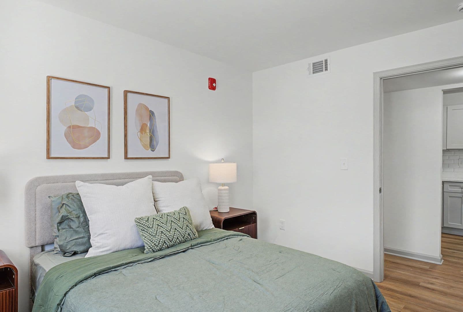 Griffin Apartment: 1128 W. College Street Ext.