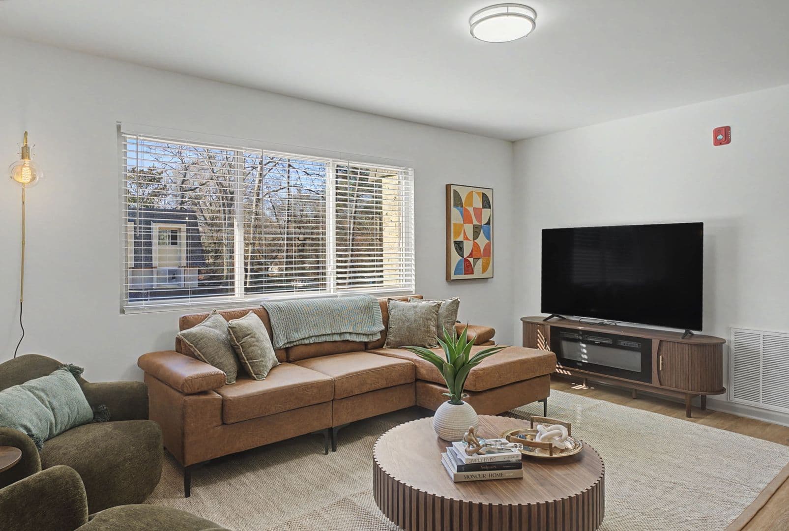 Griffin Apartment: 1128 W. College Street Ext.