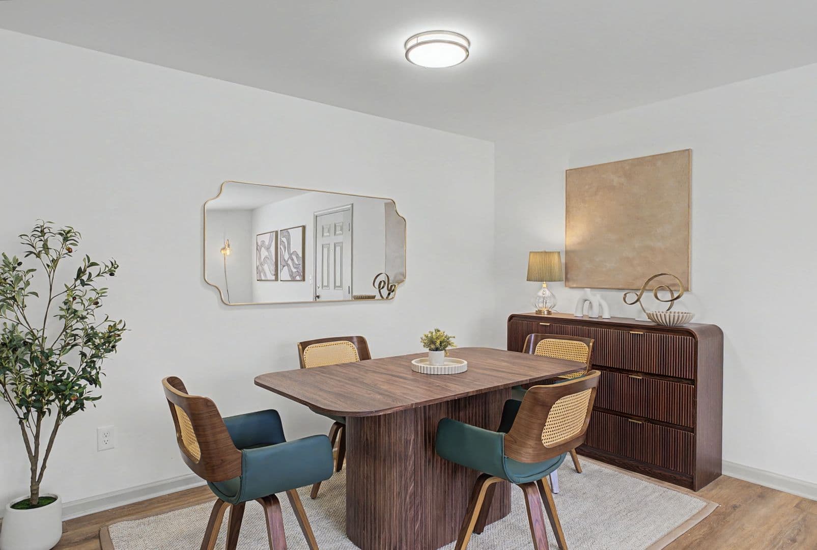 Griffin Apartment: 1128 W. College Street Ext.