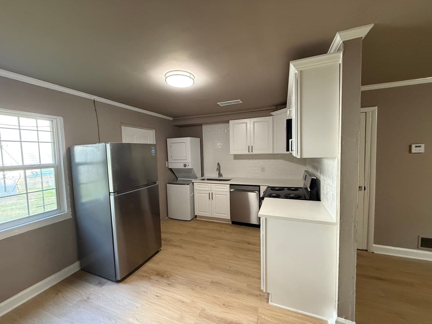 Griffin Apartment: 821 Booker St