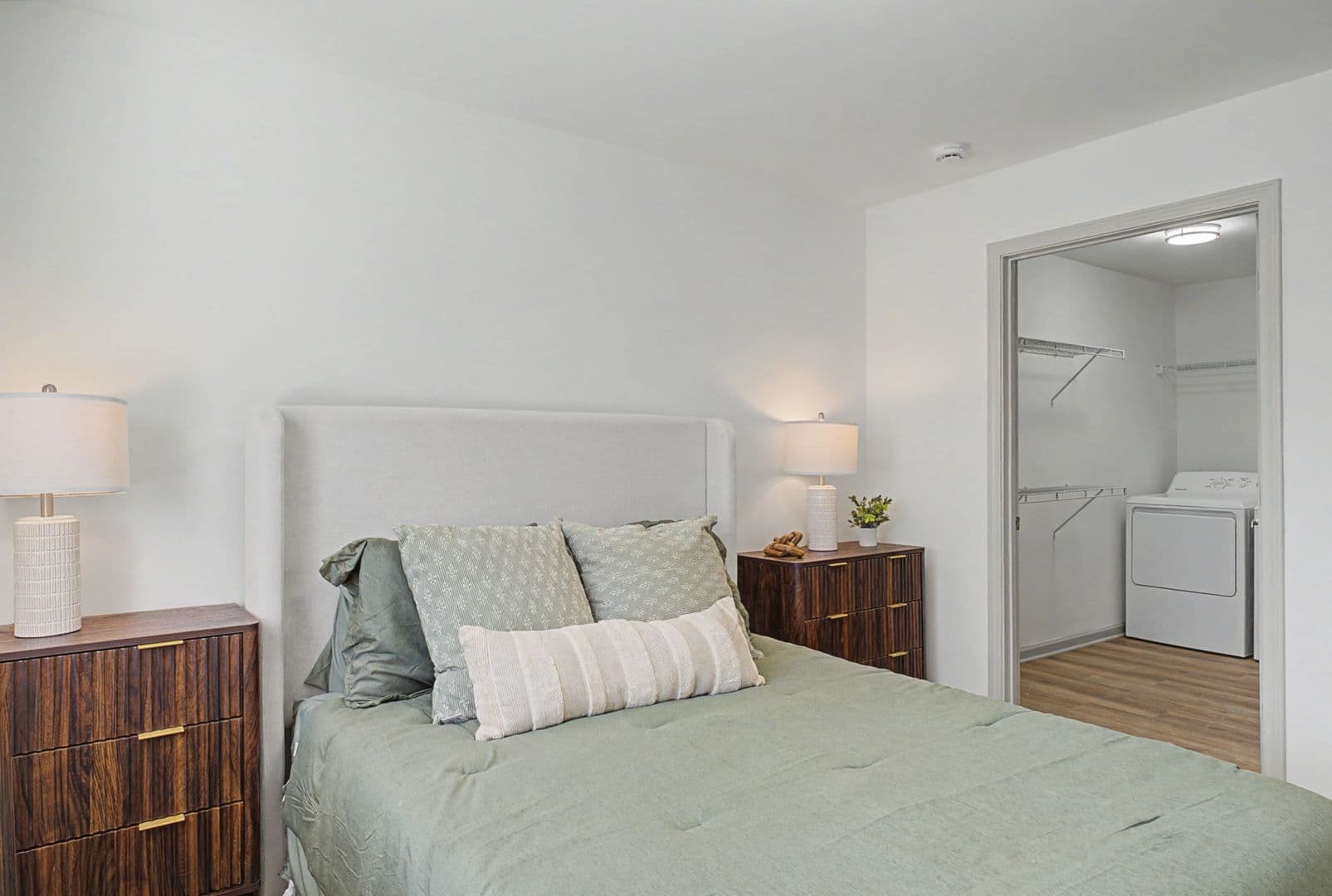 Griffin Apartment: 1128 W. College Street Ext.