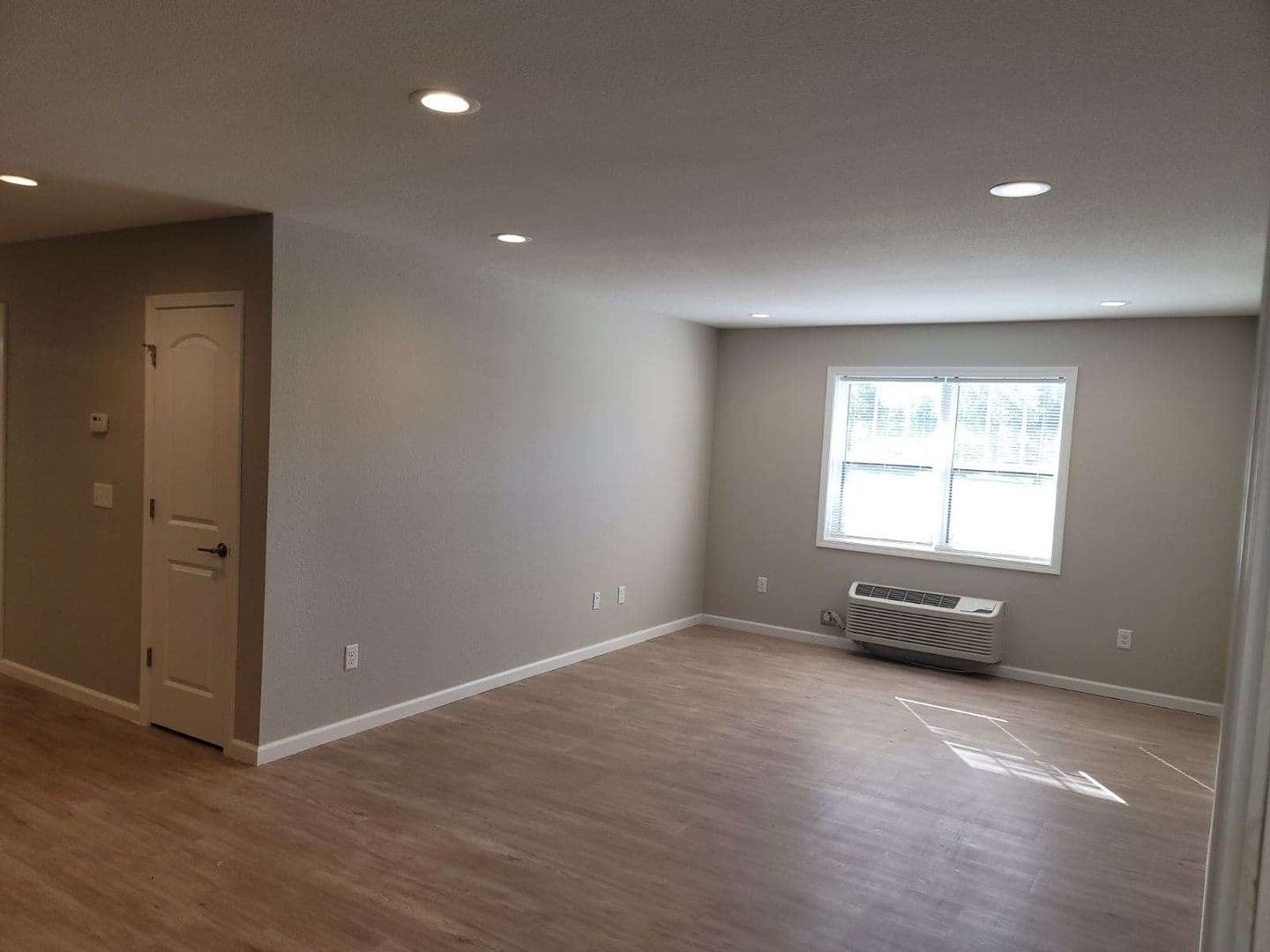 Shelbyville Apartment: 1401-1501 W. North 4th Street
