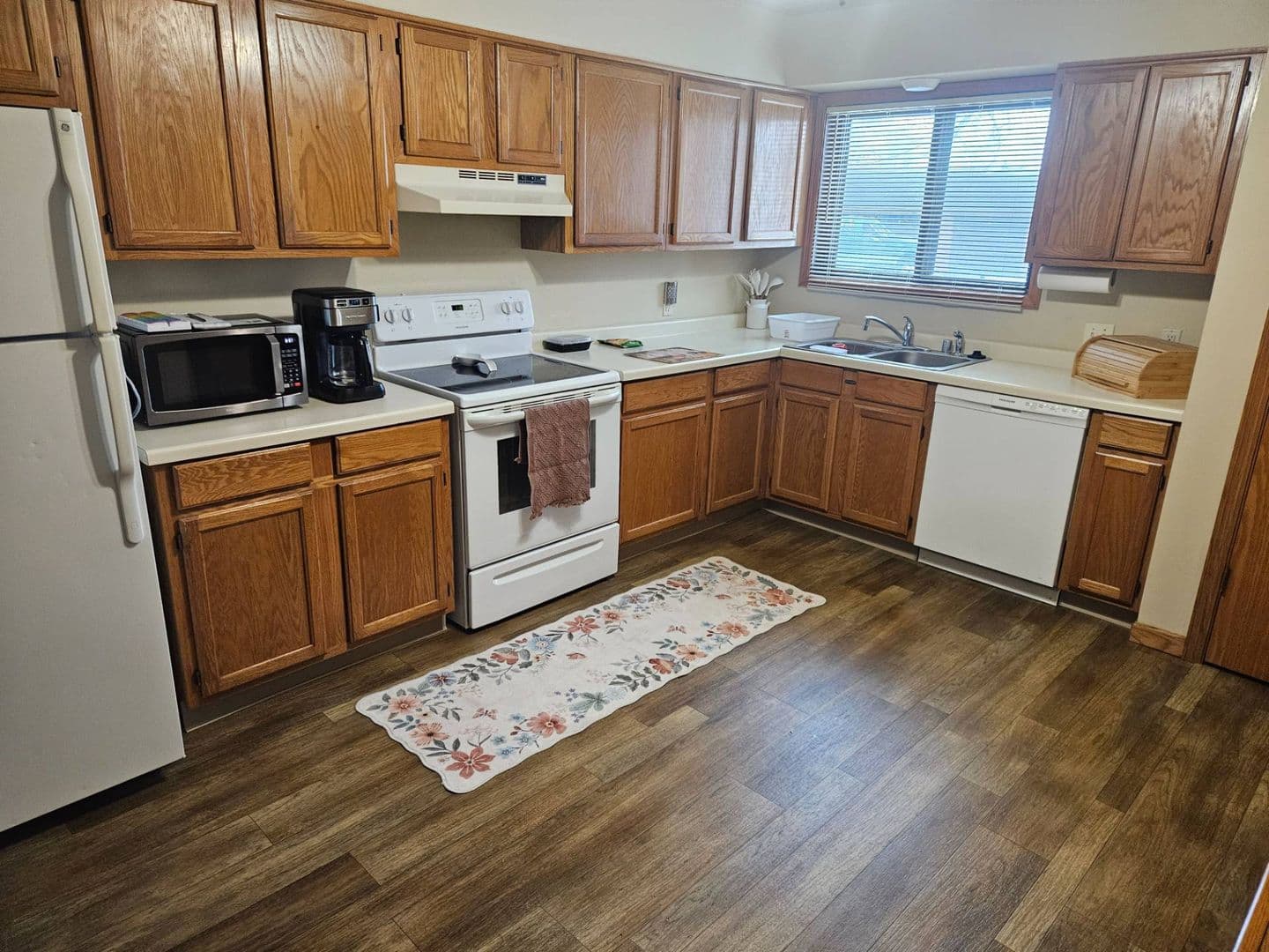 Sussex Apartment: W239 N5834-86 Maple Ave