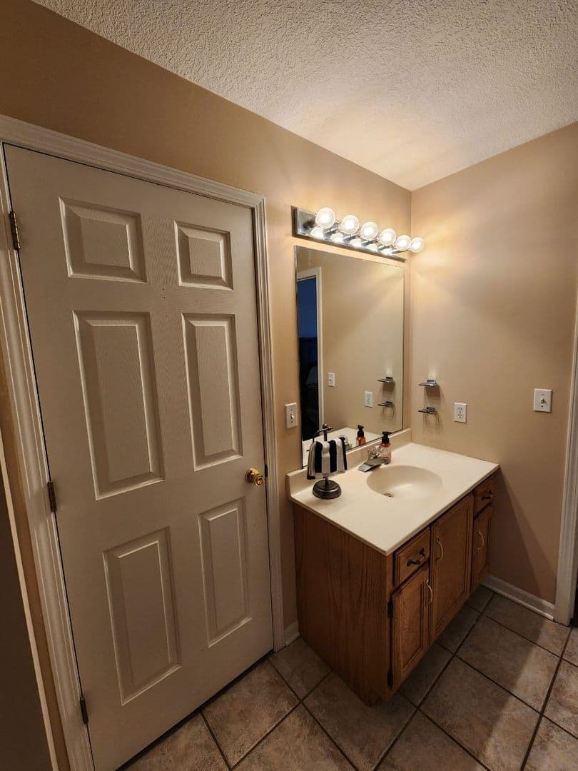 Bourbonnais Apartment: Multiple Addresses