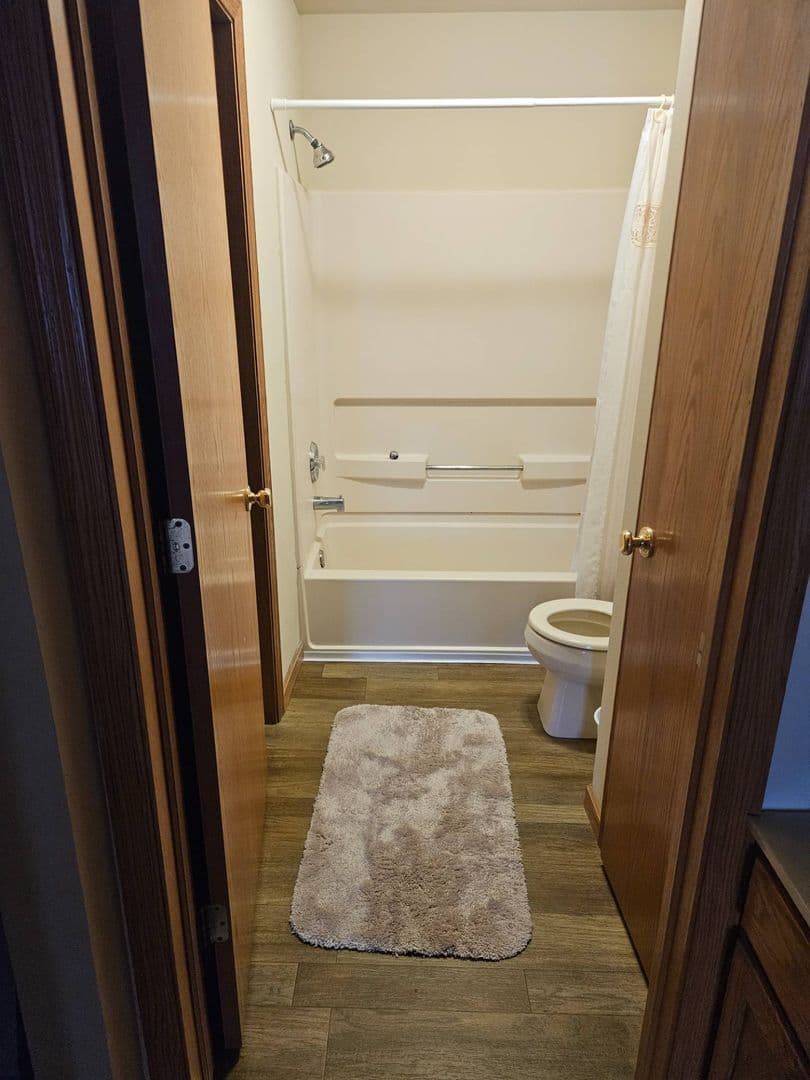 Sussex Apartment: W239 N5834-86 Maple Ave