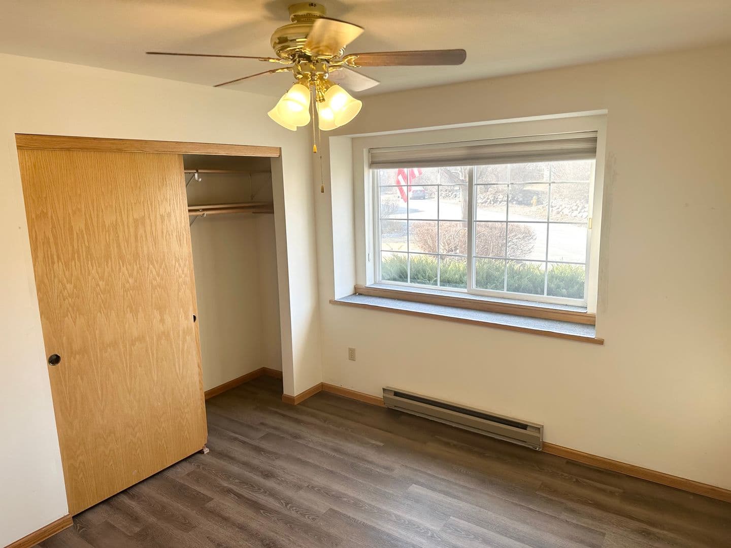 Janesville Apartment: 1900-1916 E. Racine Street