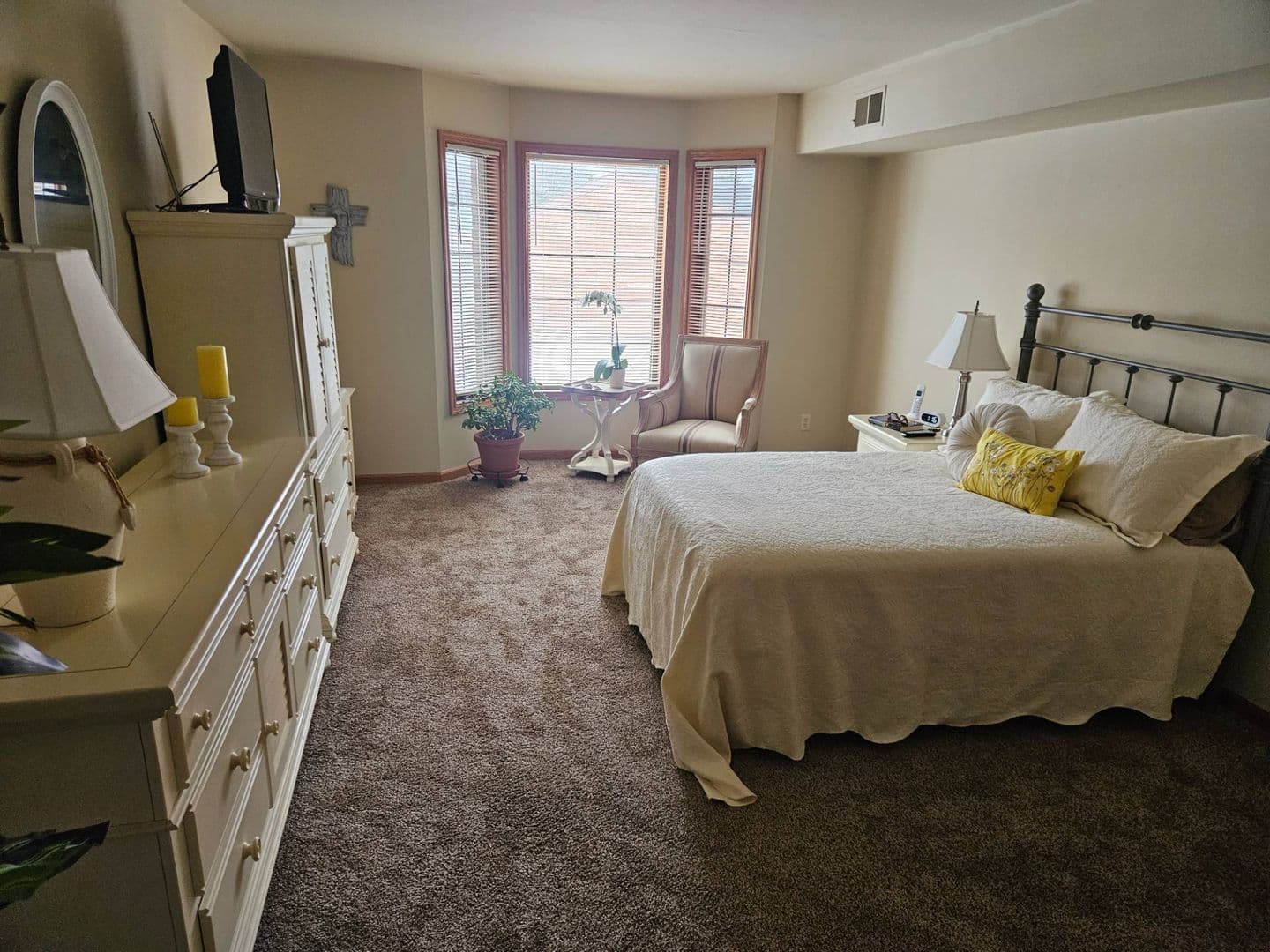 Sussex Apartment: W239 N5834-86 Maple Ave