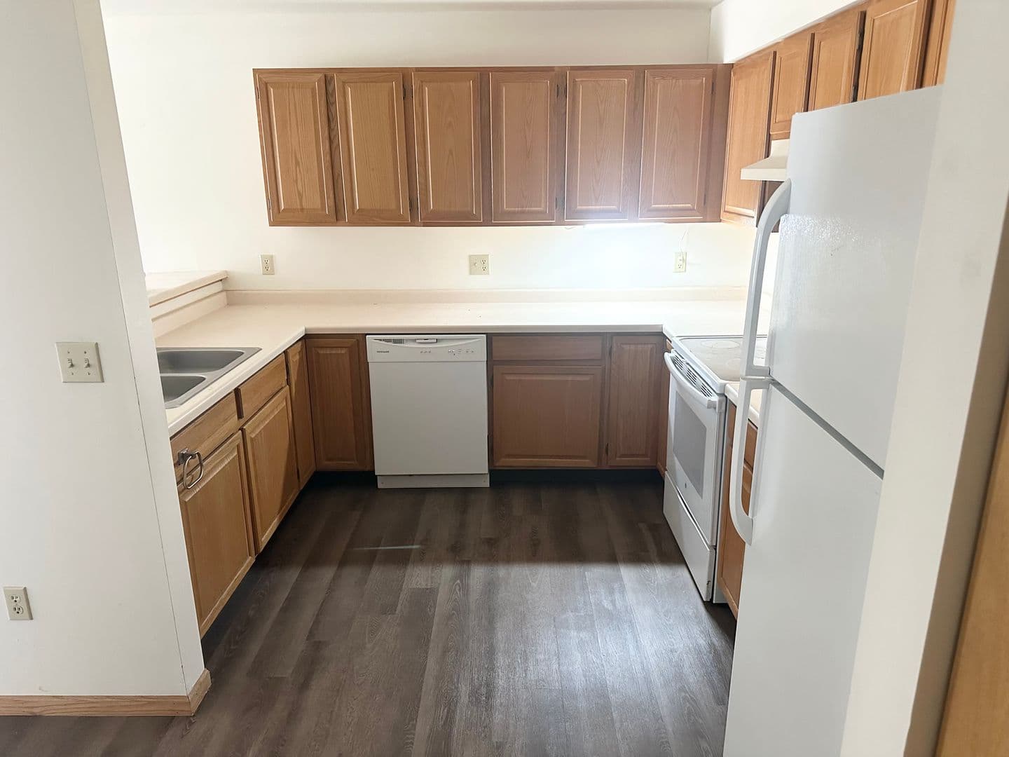 Janesville Apartment: 1900-1916 E. Racine Street