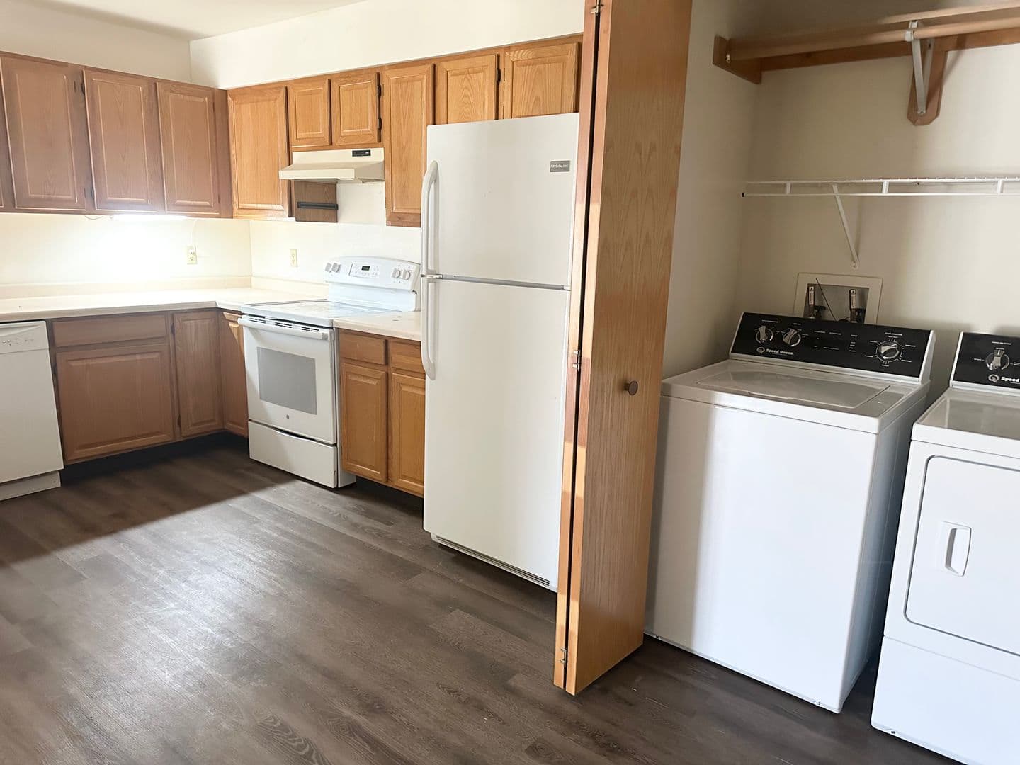 Janesville Apartment: 1900-1916 E. Racine Street