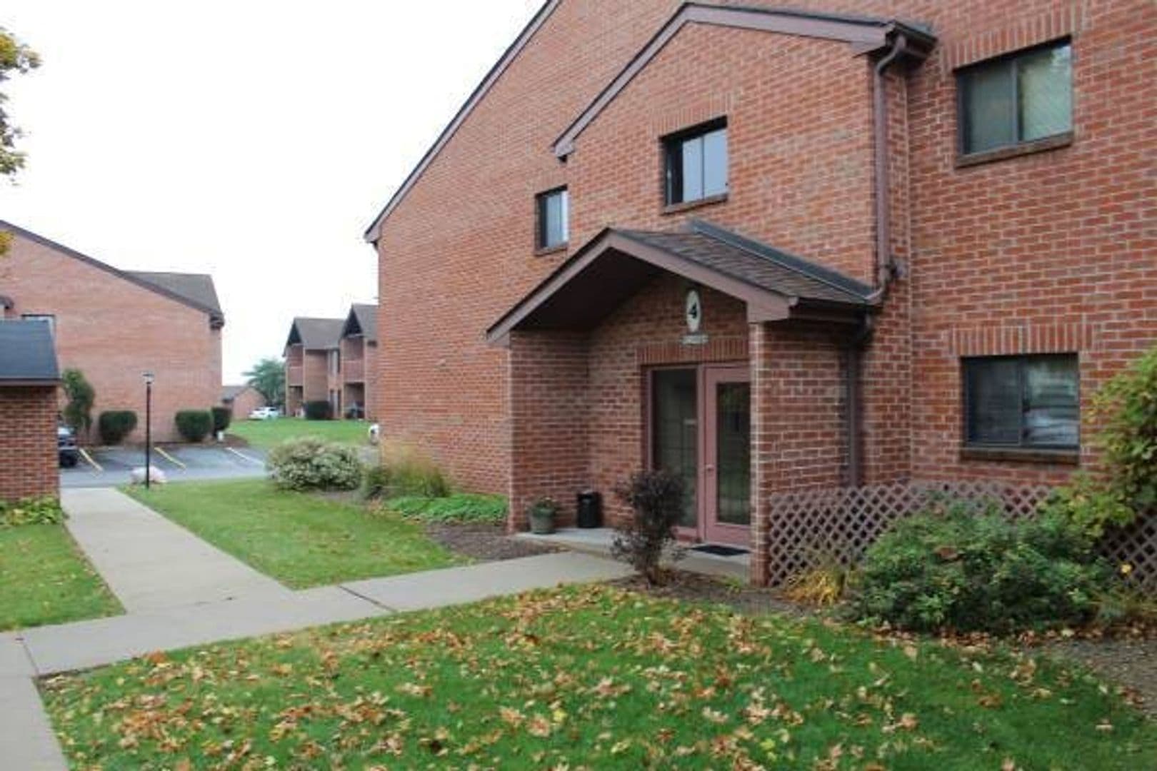 Sussex Apartment: W239 N5834-86 Maple Ave