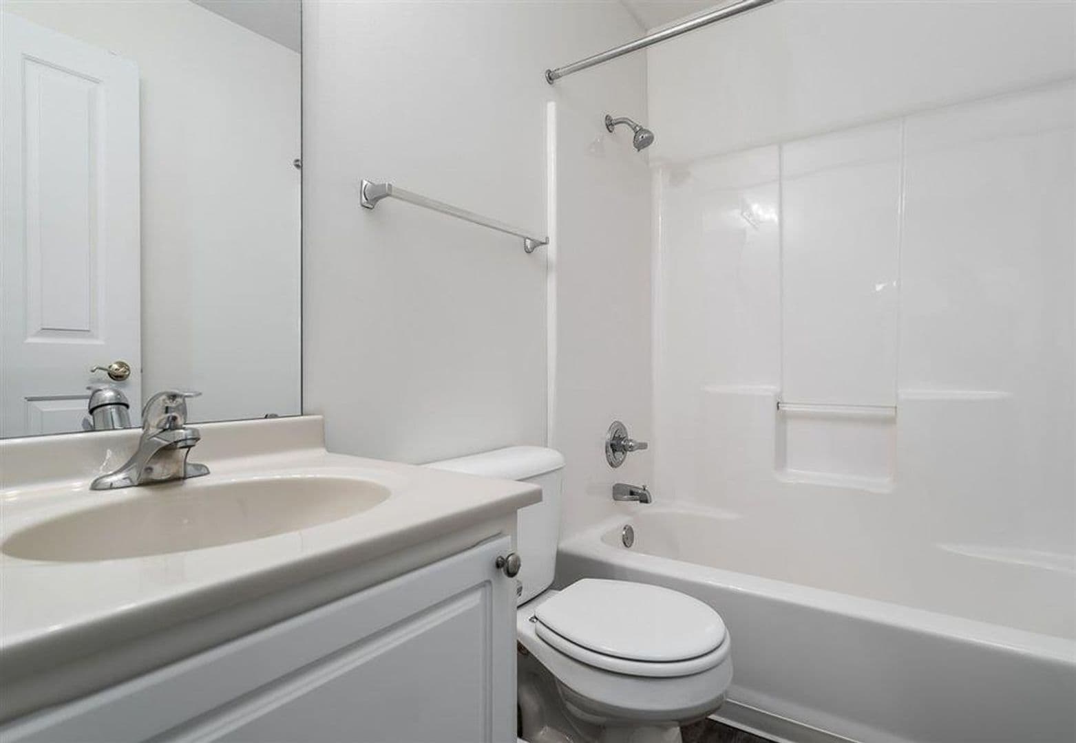 Beloit Apartment: 500-530 Inman Parkway