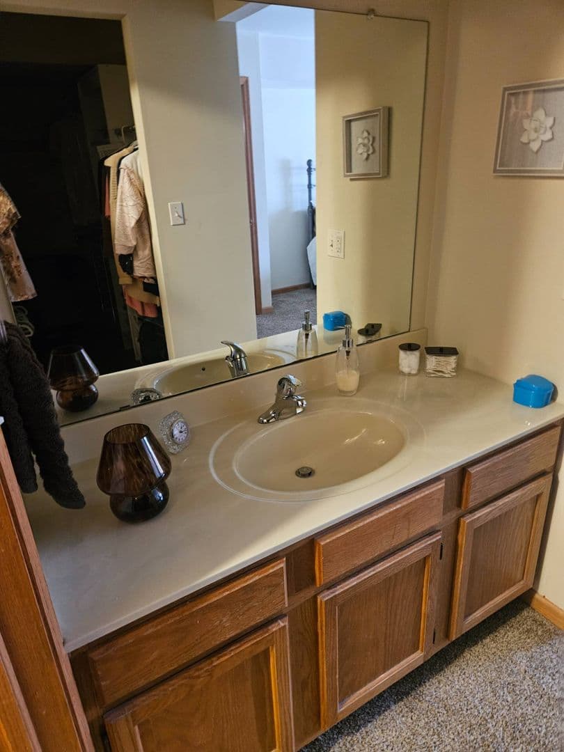 Sussex Apartment: W239 N5834-86 Maple Ave