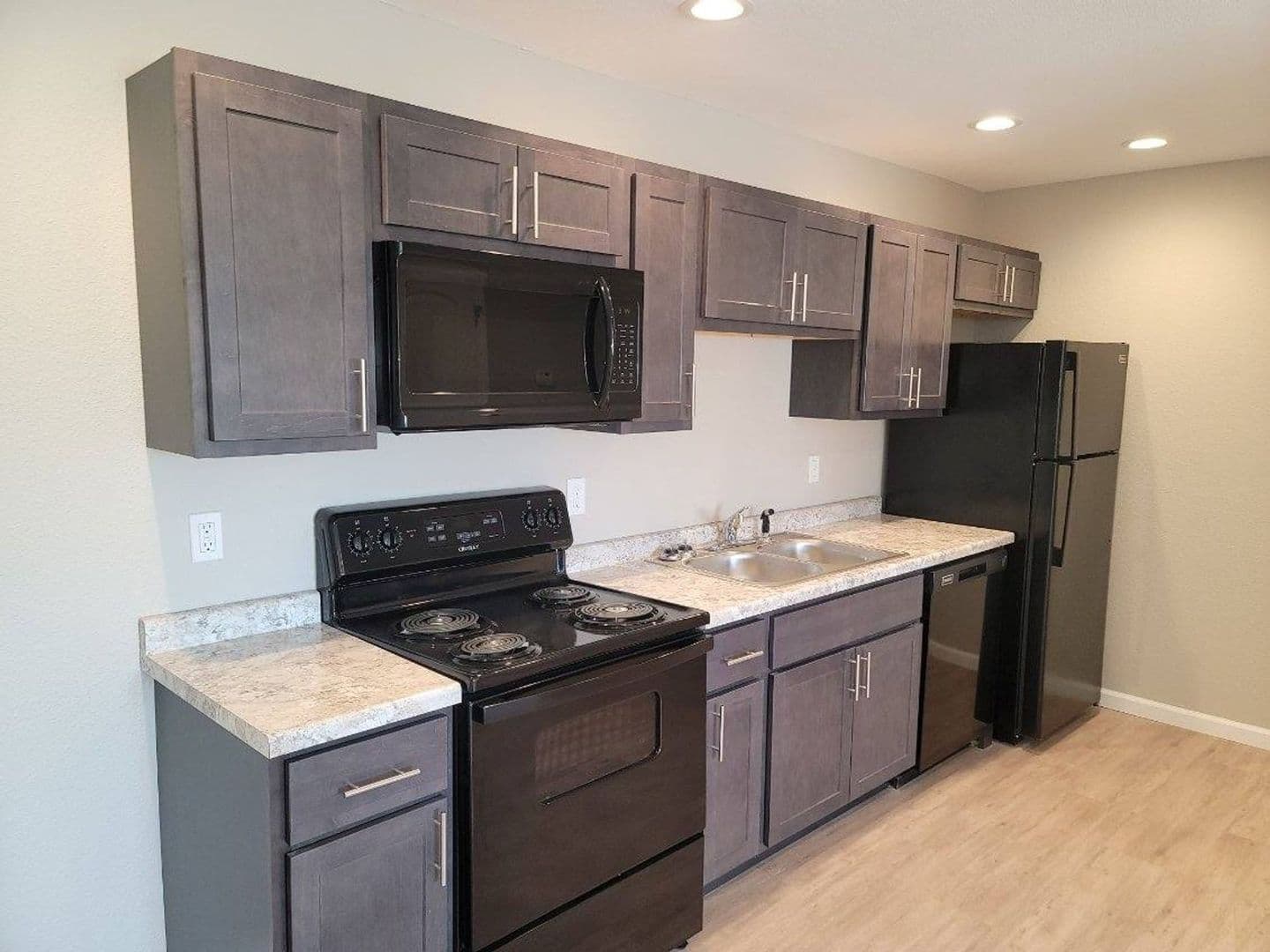 Shelbyville Apartment: 1401-1501 W. North 4th Street