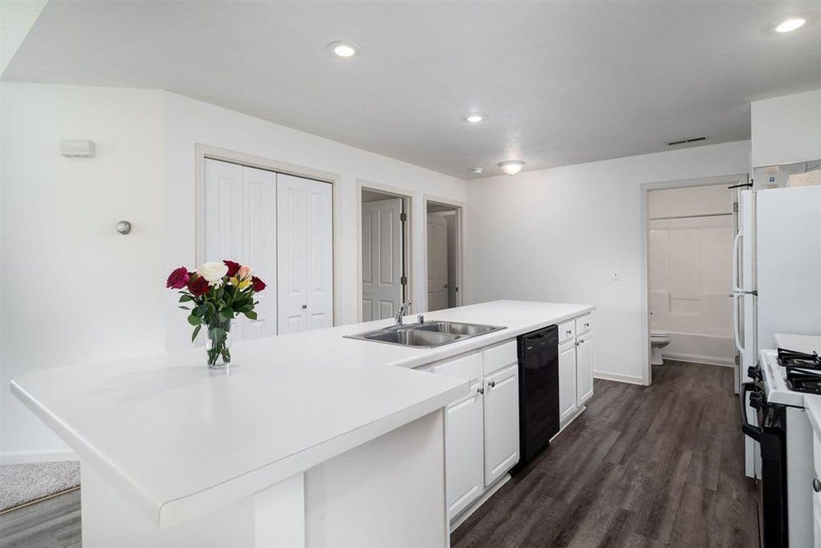 Beloit Apartment: 500-530 Inman Parkway