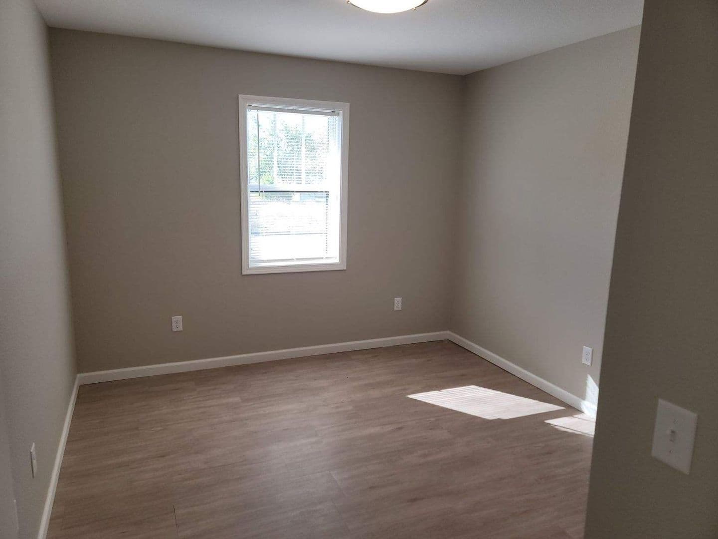 Shelbyville Apartment: 1401-1501 W. North 4th Street