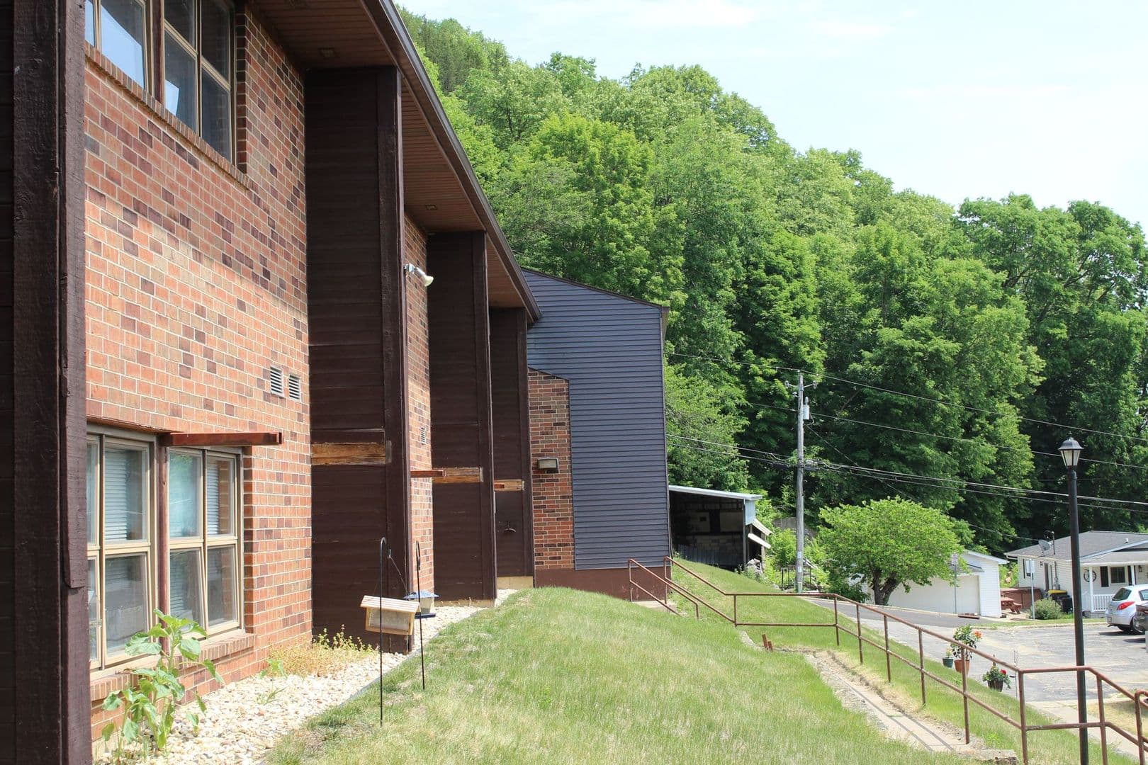 Cassville Apartment: 517 & 523 Mulberry Drive