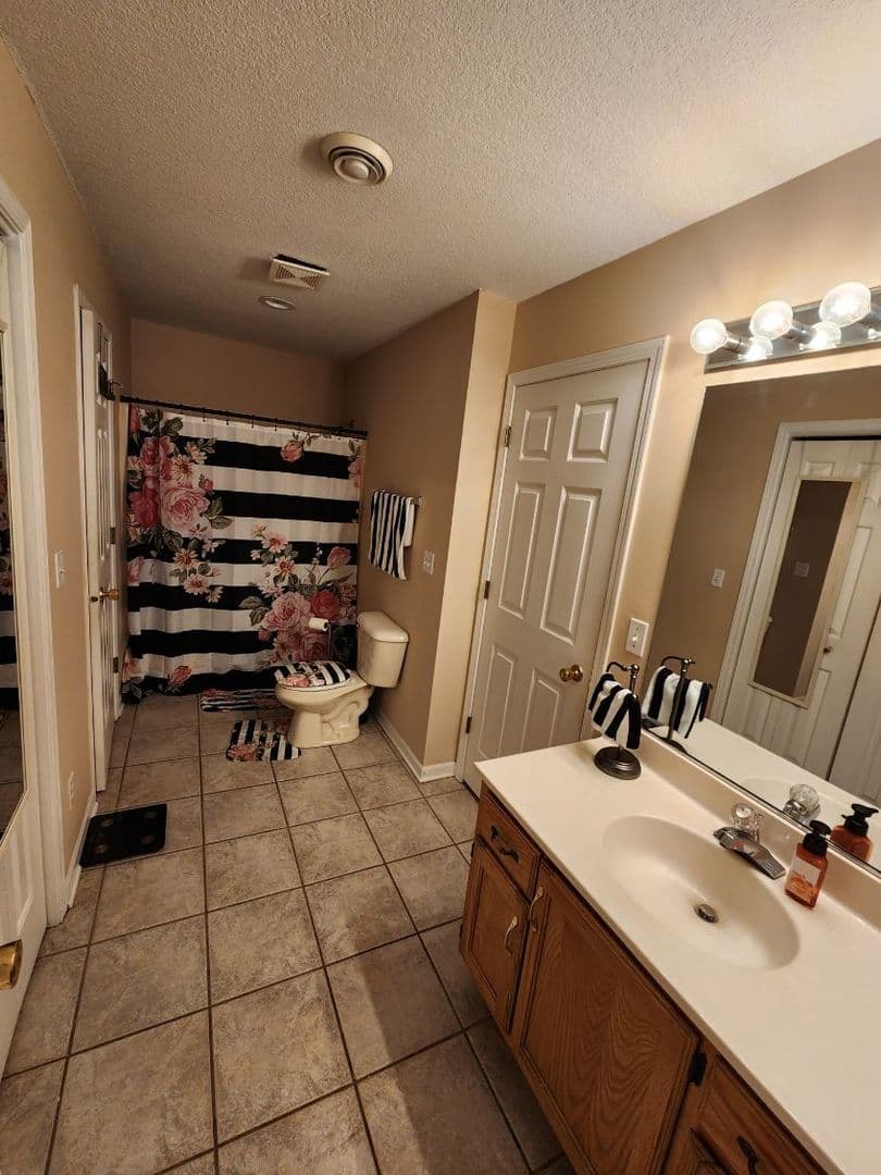 Bourbonnais Apartment: Multiple Addresses