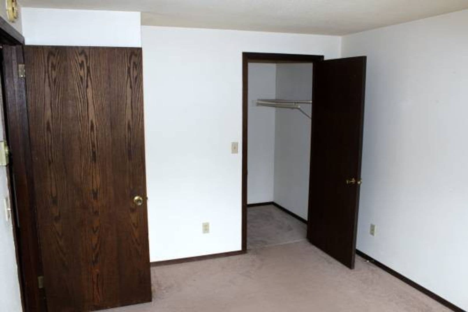 Green Bay Apartment: 1341-1347 Western Ave.