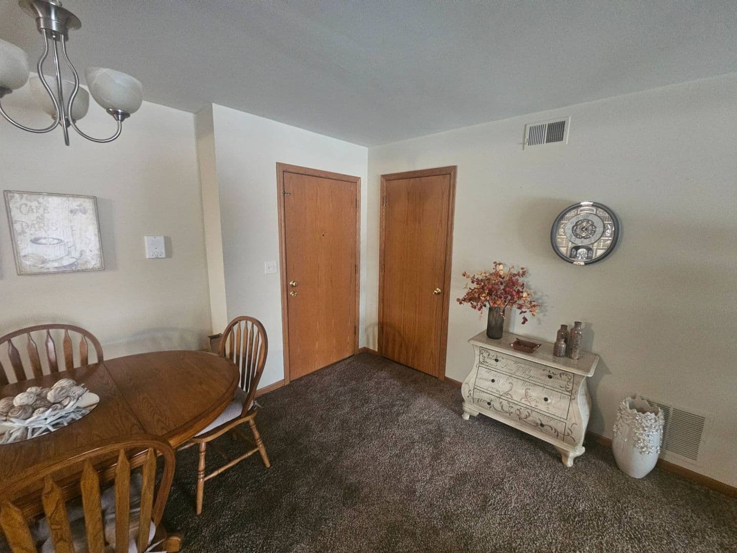 Sussex Apartment: W239 N5834-86 Maple Ave