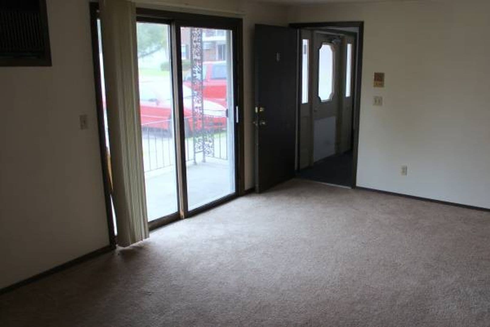 Green Bay Apartment: 1341-1347 Western Ave.