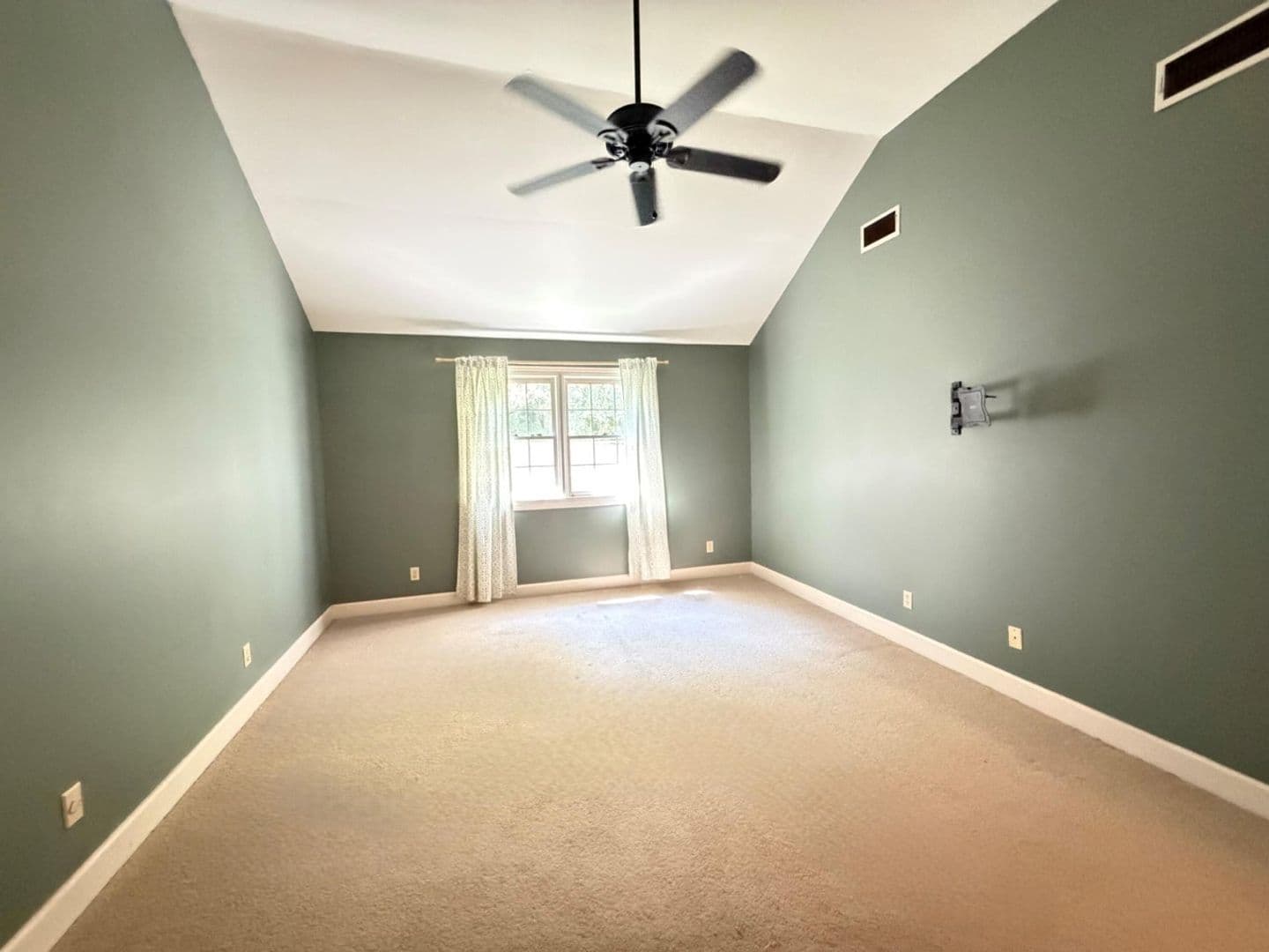 Tupelo House: 1014 Fawn Drive