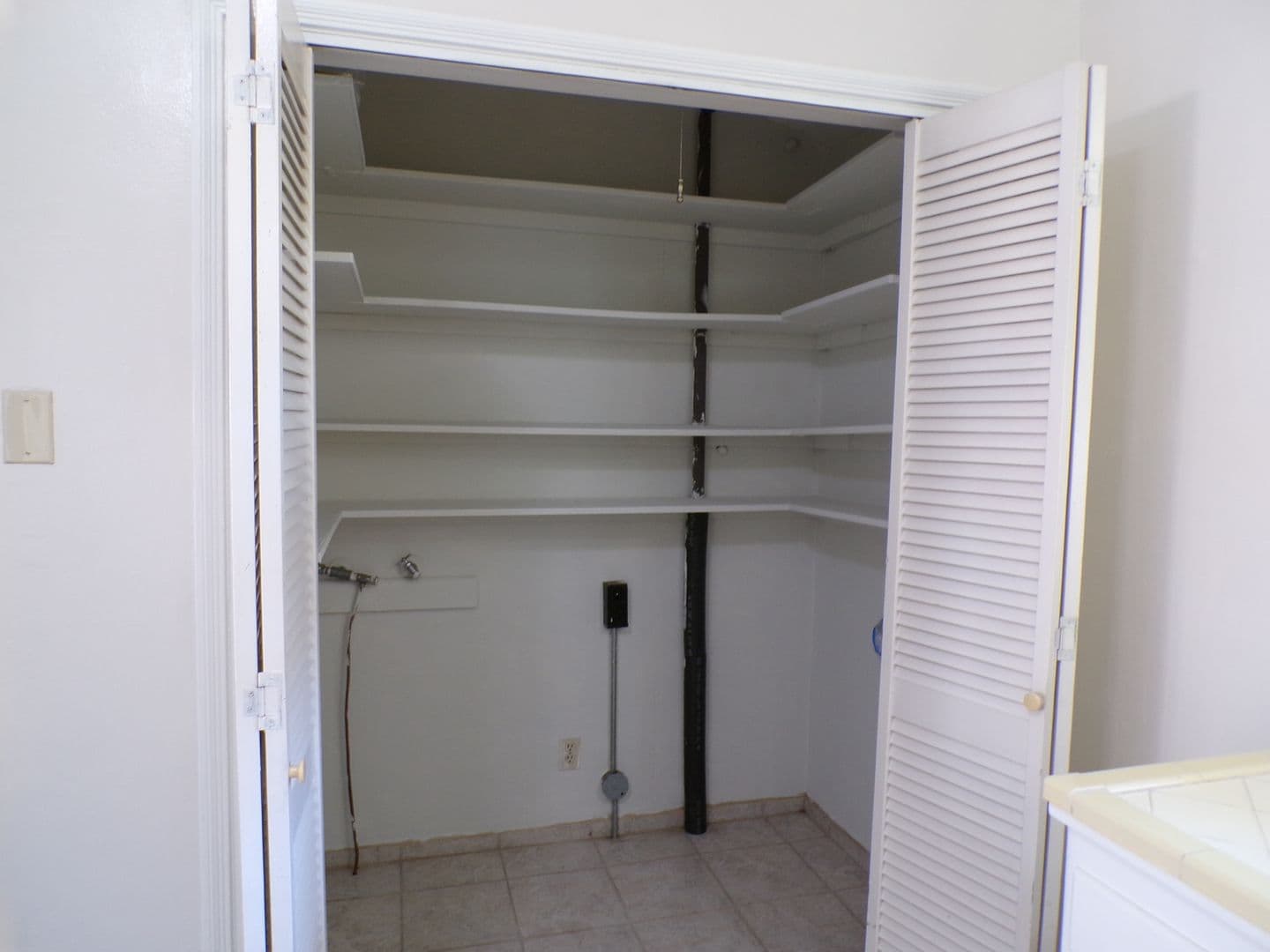 Modesto Apartment: 527 Orange Ave