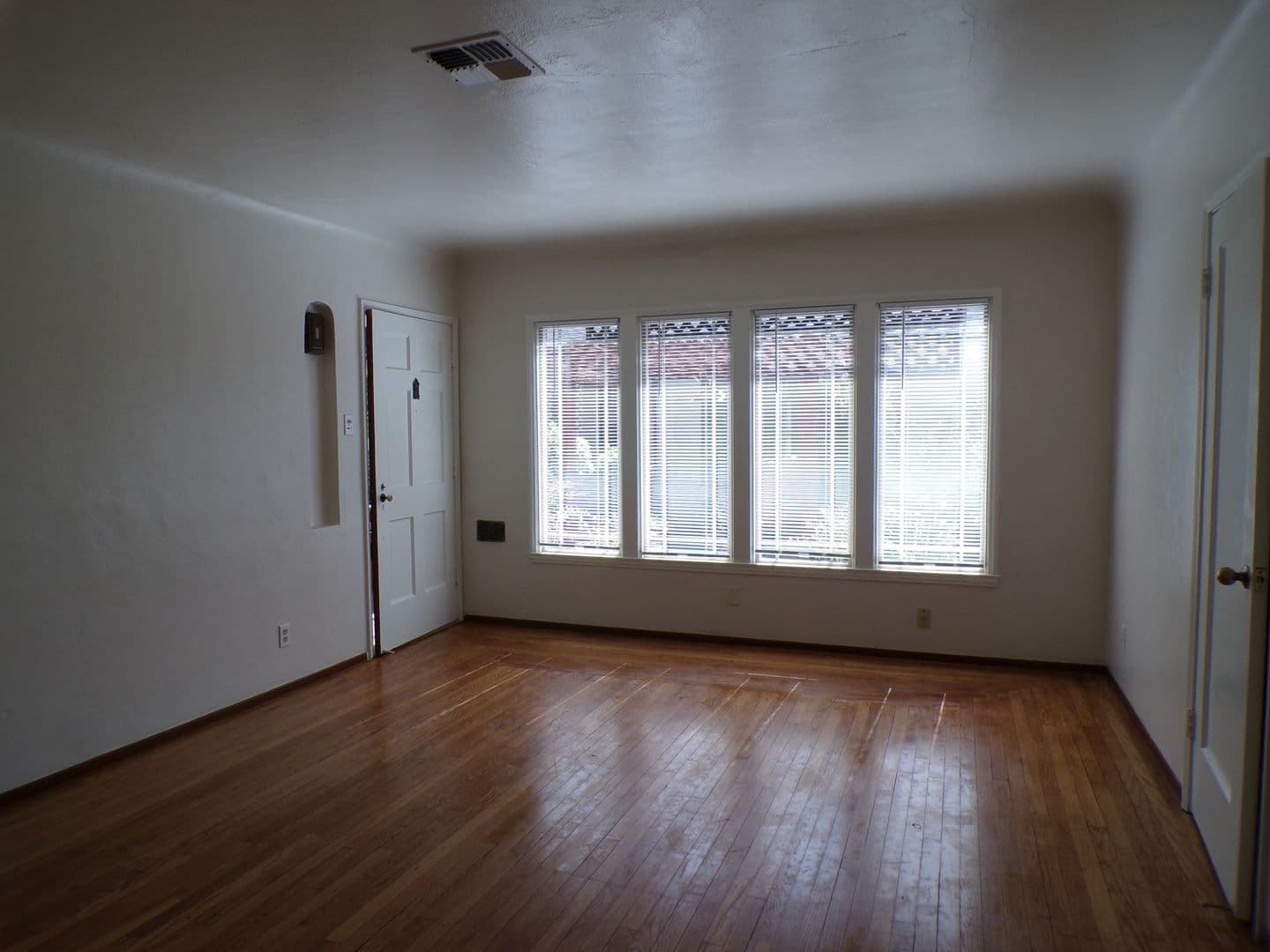 Modesto Apartment: 527 Orange Ave