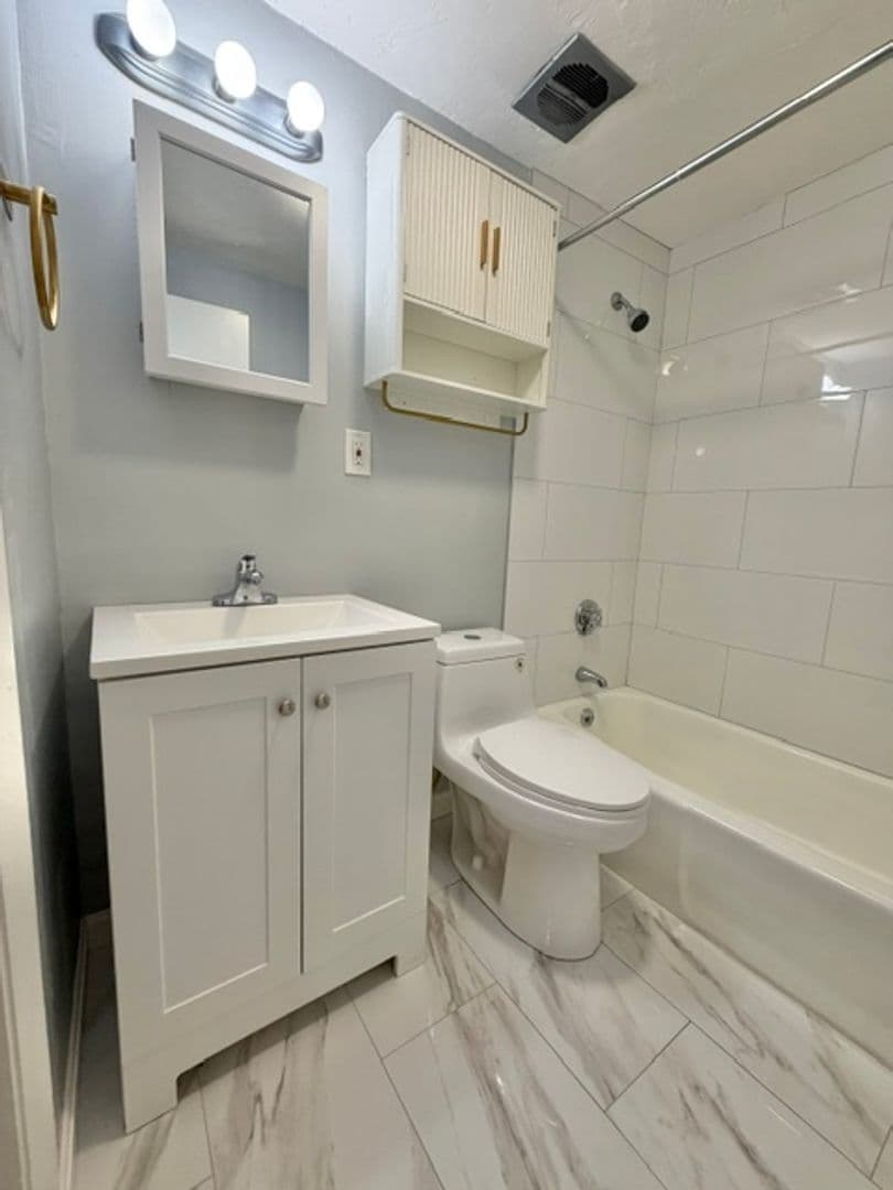 Quincy Apartment: 362 Centre St
