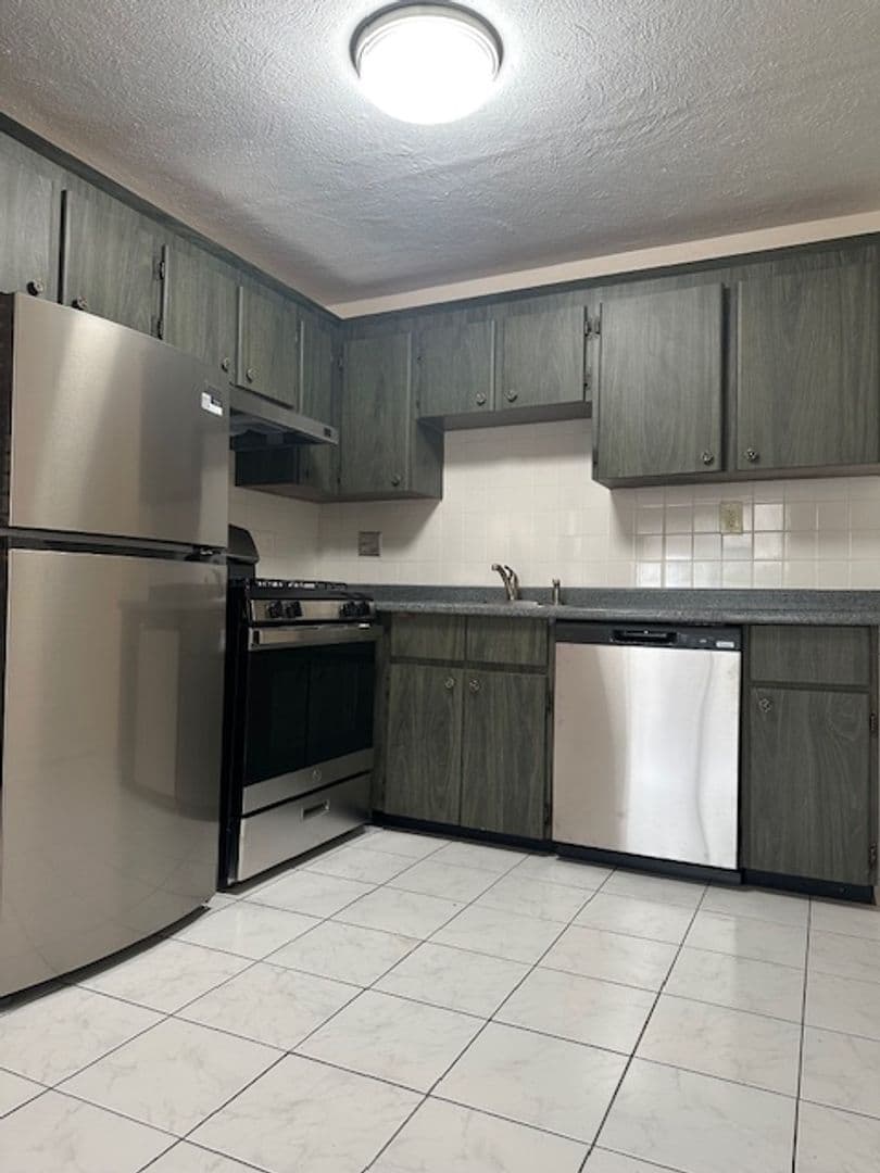 Quincy Apartment: 362 Centre St