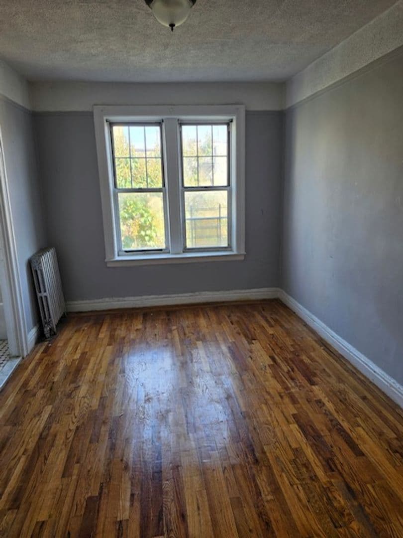 New York Apartment: 15-25-27 Sickles Street