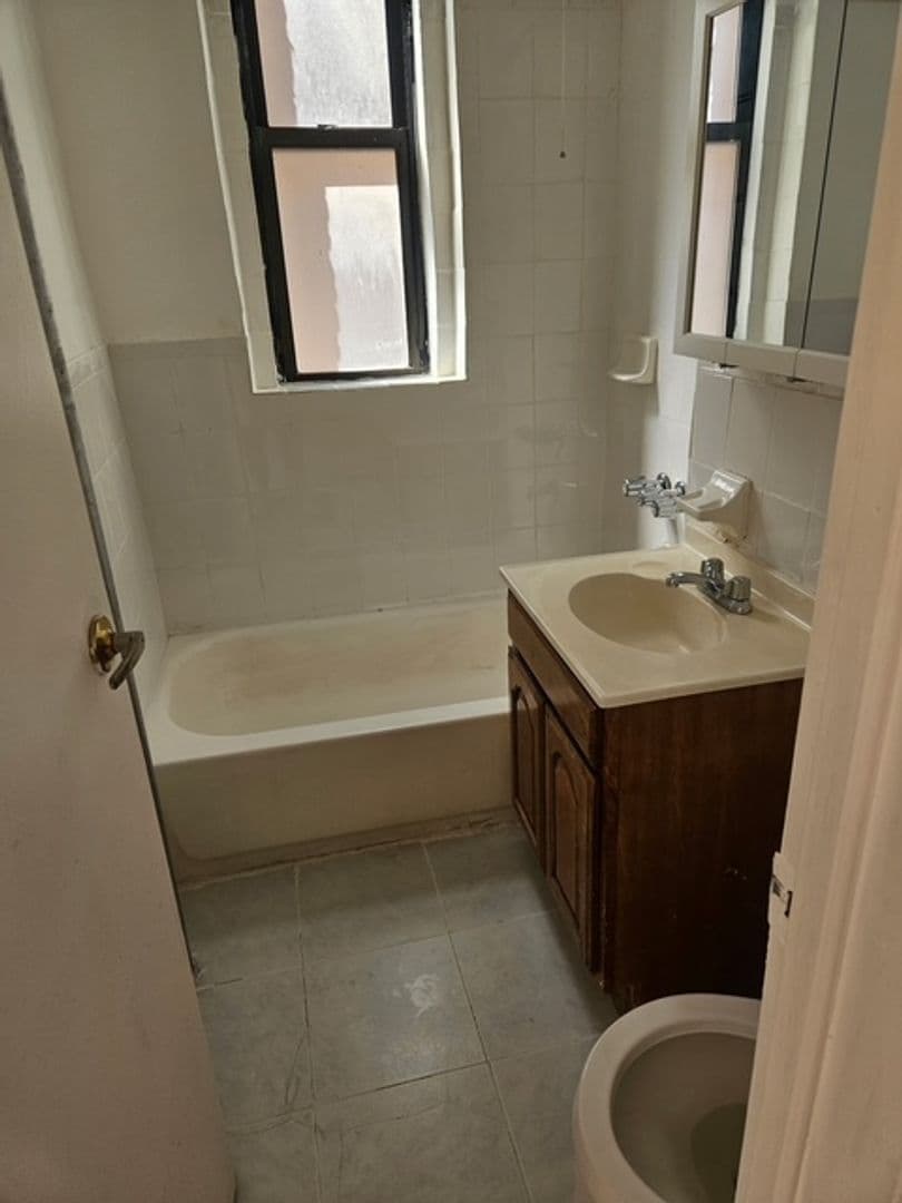 Bronx Apartment: 1152-1156 Colgate Avenue